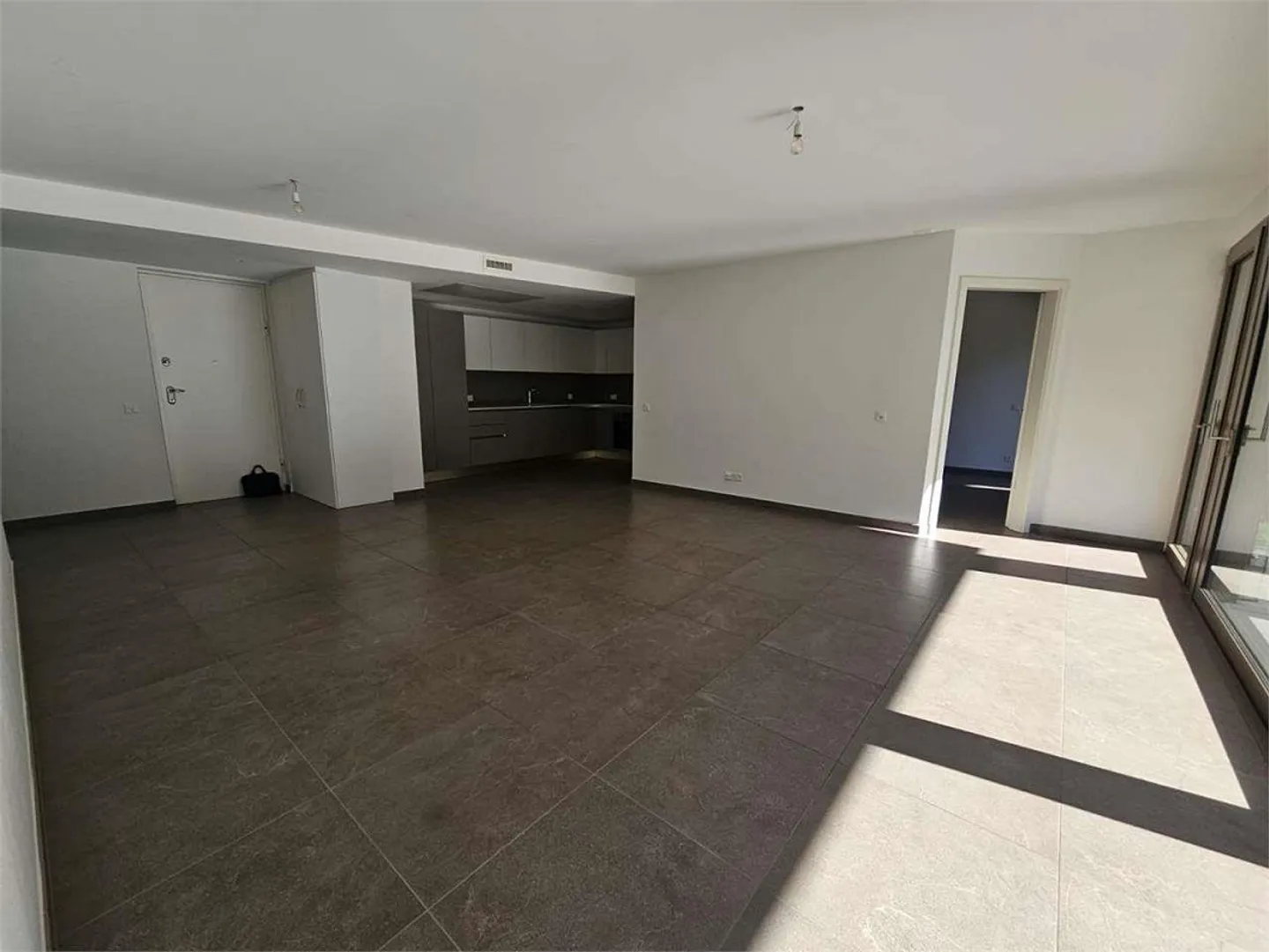 Appartement récent de 4.5 pièces avec jardin à Giubiasco - Photo 7 sur 13
