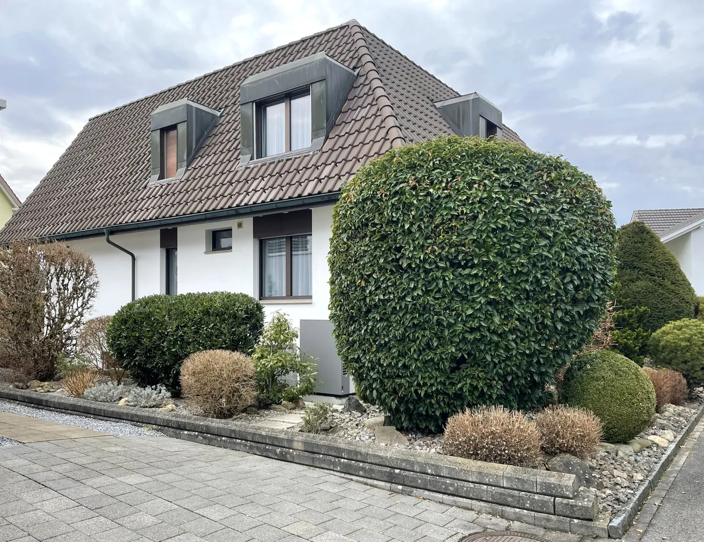 For Sale: Very well-maintained 5 1/2 room house in a central location - Photo 3 of 19