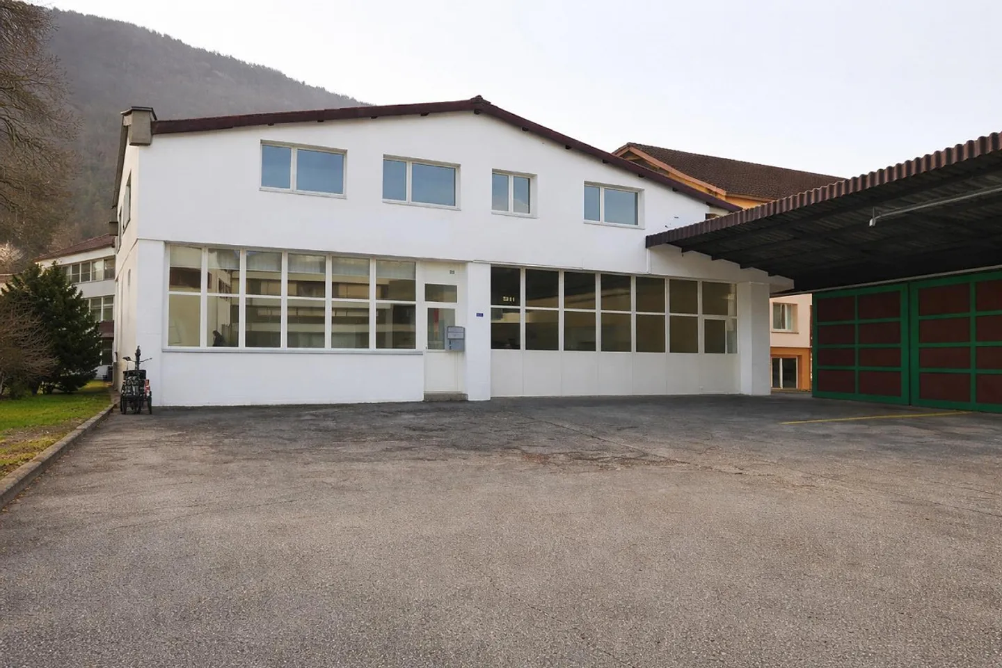 Versatile commercial space for rent in Stans - Photo 1 of 14