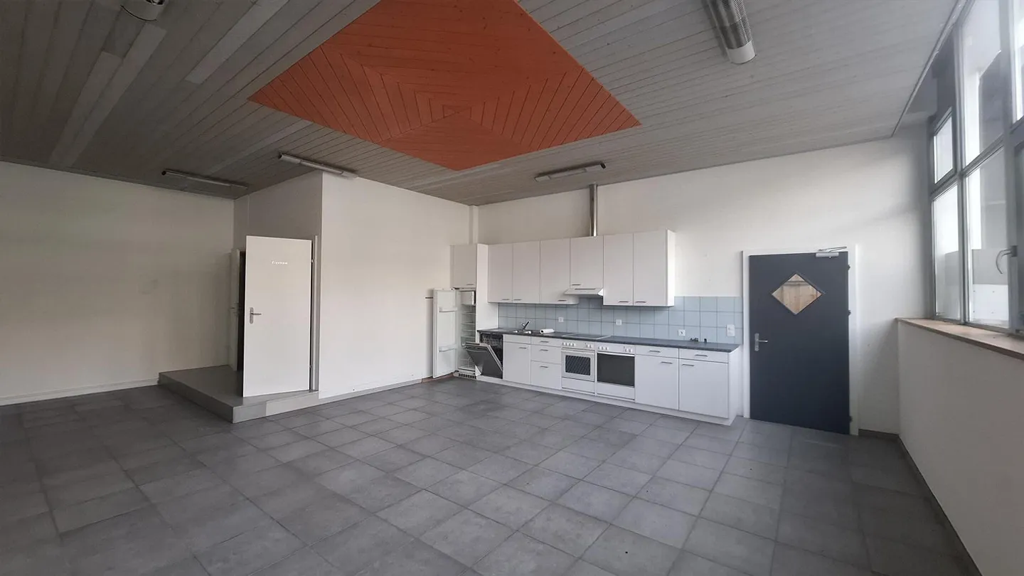 Versatile commercial space for rent in Stans - Photo 7 of 14