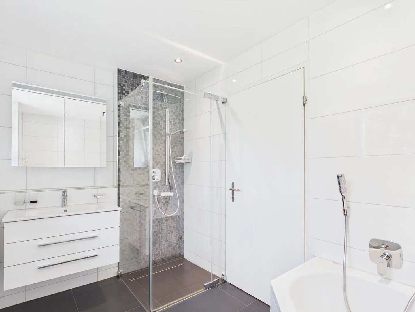 Luxurious garden apartment with large seating area in Stein am Rhein - Photo 8 of 15