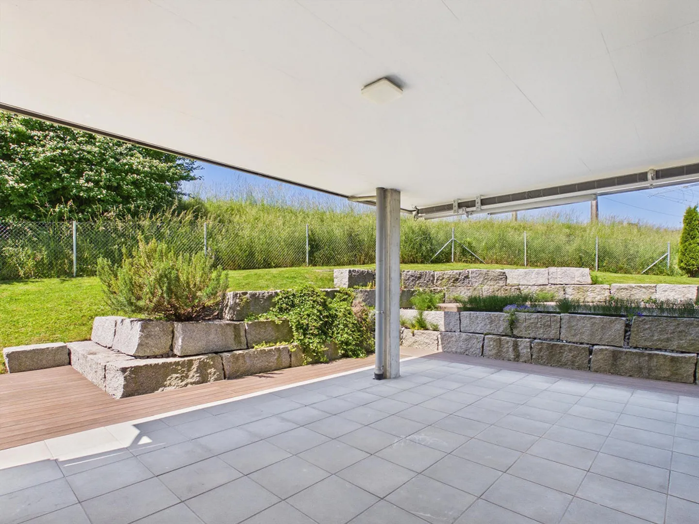 Luxurious garden apartment with large seating area in Stein am Rhein - Photo 11 of 15