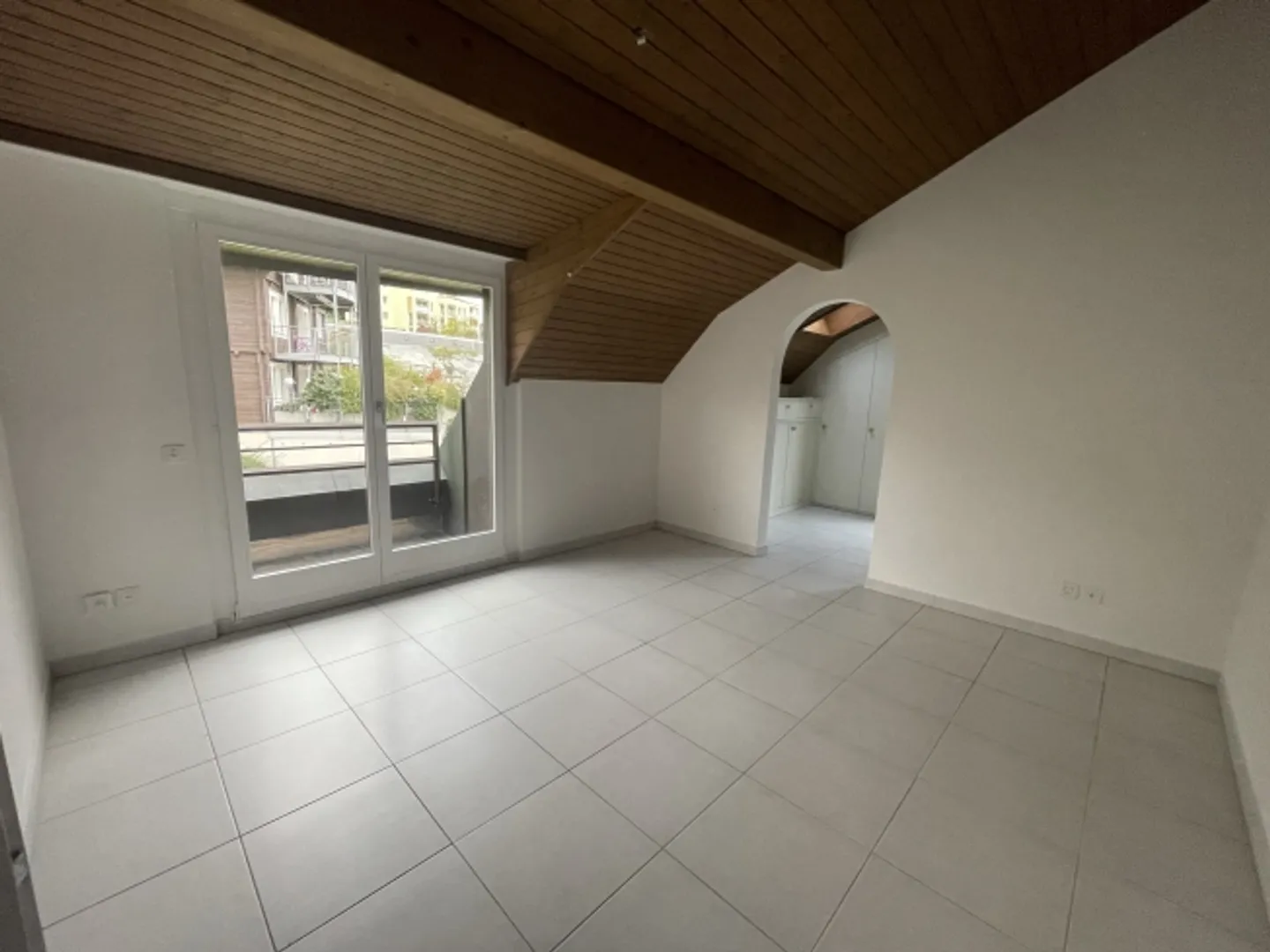 Appartement spacieux de 5,5 pièces avec plusieurs balcons - Photo 8 sur 12