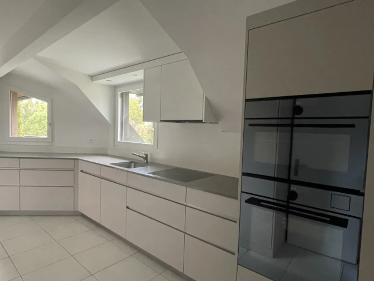 Appartement spacieux de 5,5 pièces avec plusieurs balcons - Photo 3 sur 12