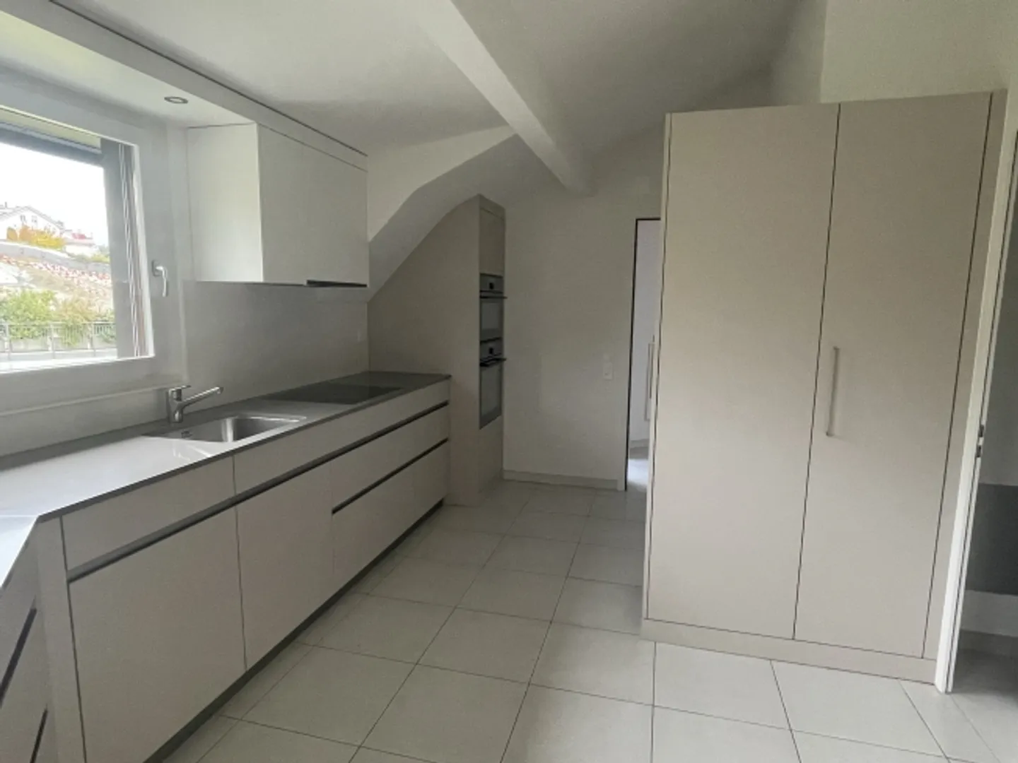 Appartement spacieux de 5,5 pièces avec plusieurs balcons - Photo 4 sur 12