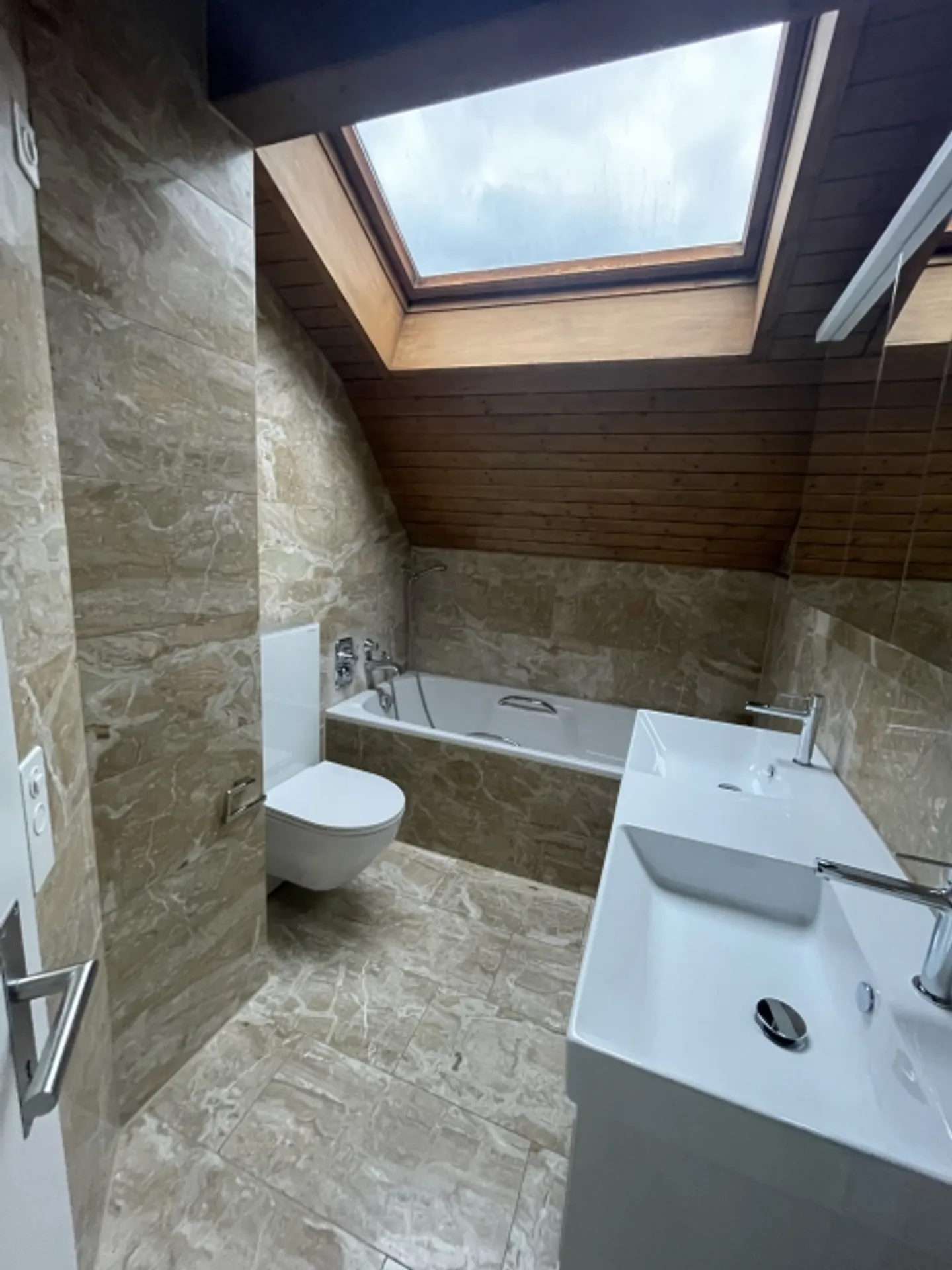 Appartement spacieux de 5,5 pièces avec plusieurs balcons - Photo 5 sur 12