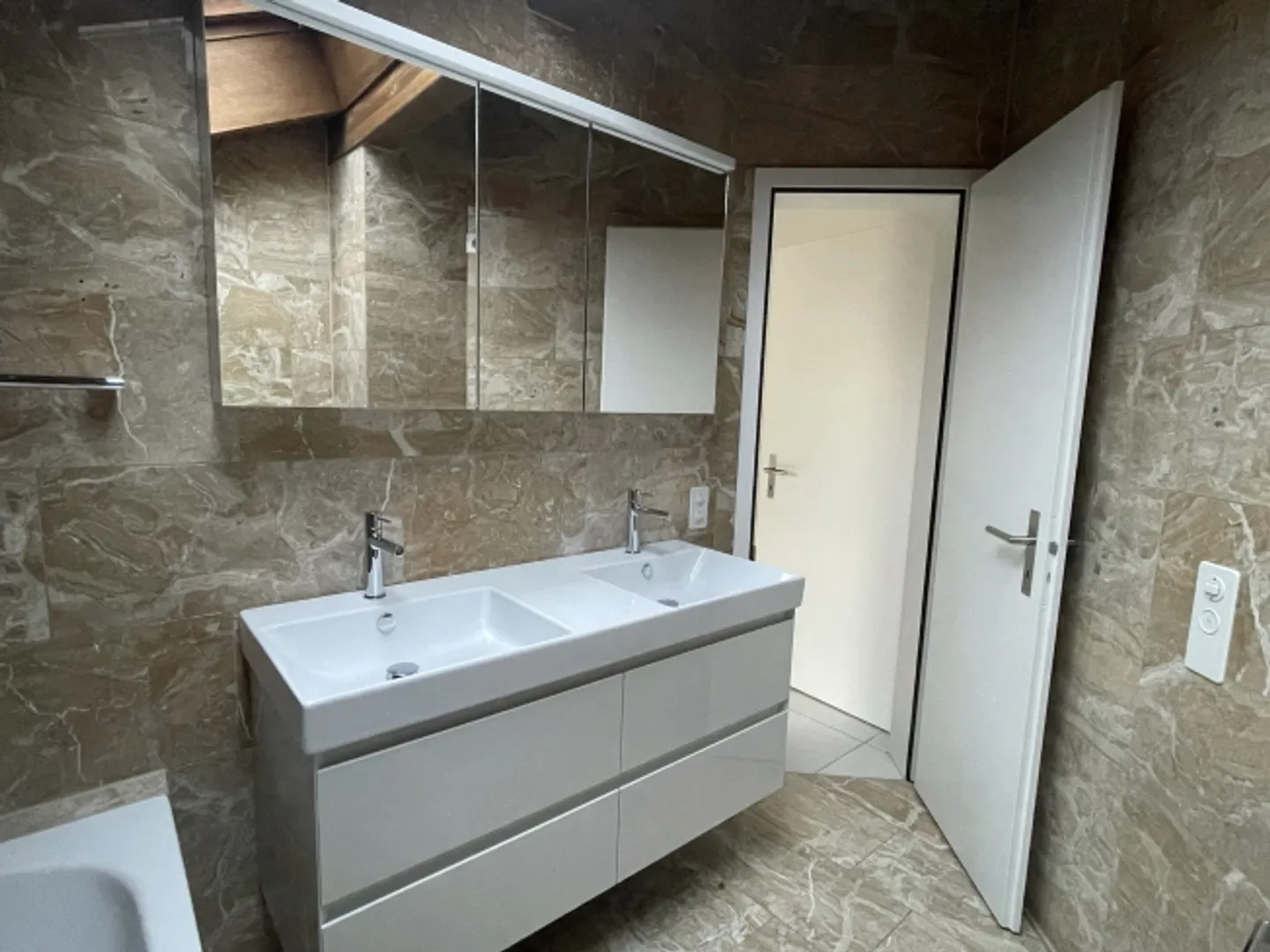 Appartement spacieux de 5,5 pièces avec plusieurs balcons - Photo 6 sur 12