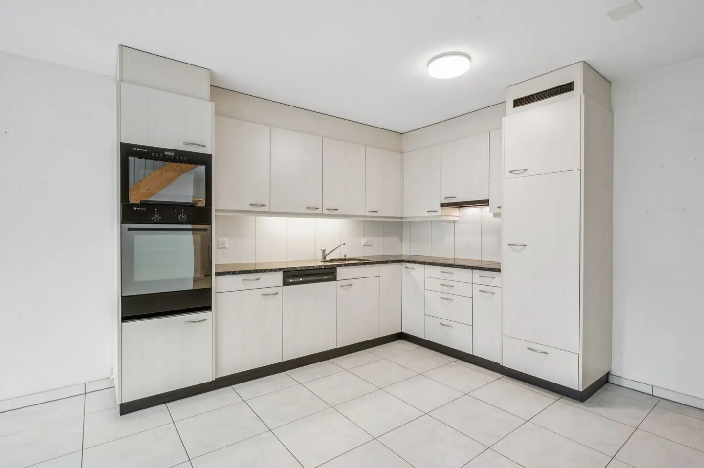 Inviting 4.5-Room Duplex Apartment - Photo 4 of 13