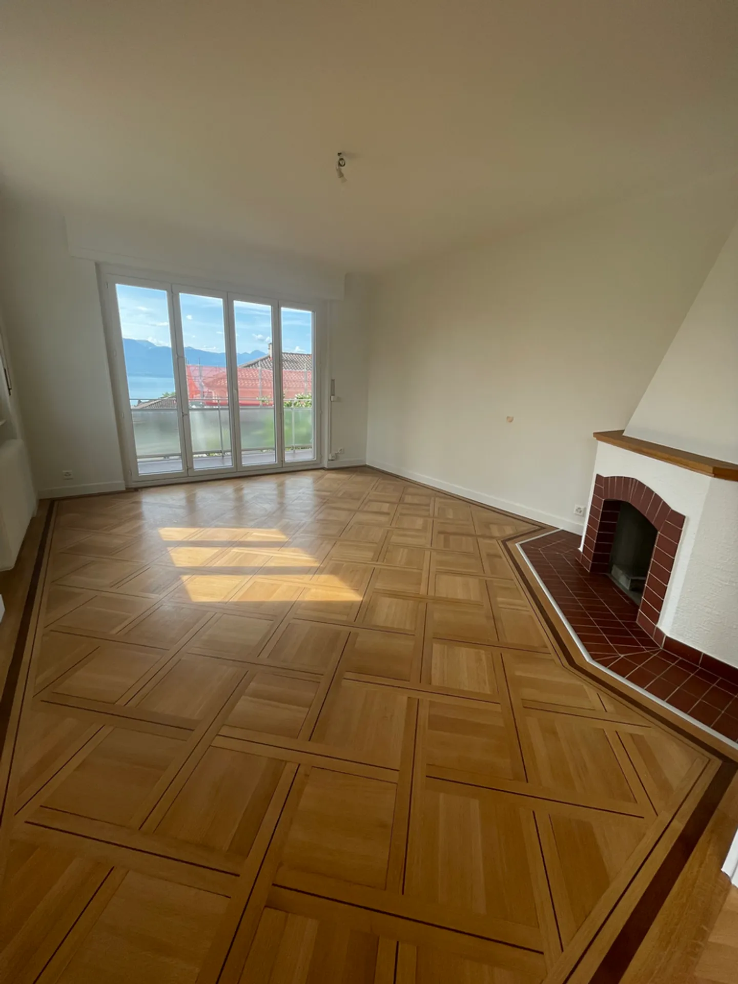 Appartamento Incantevole con Vista Lago - Foto 3 di 11
