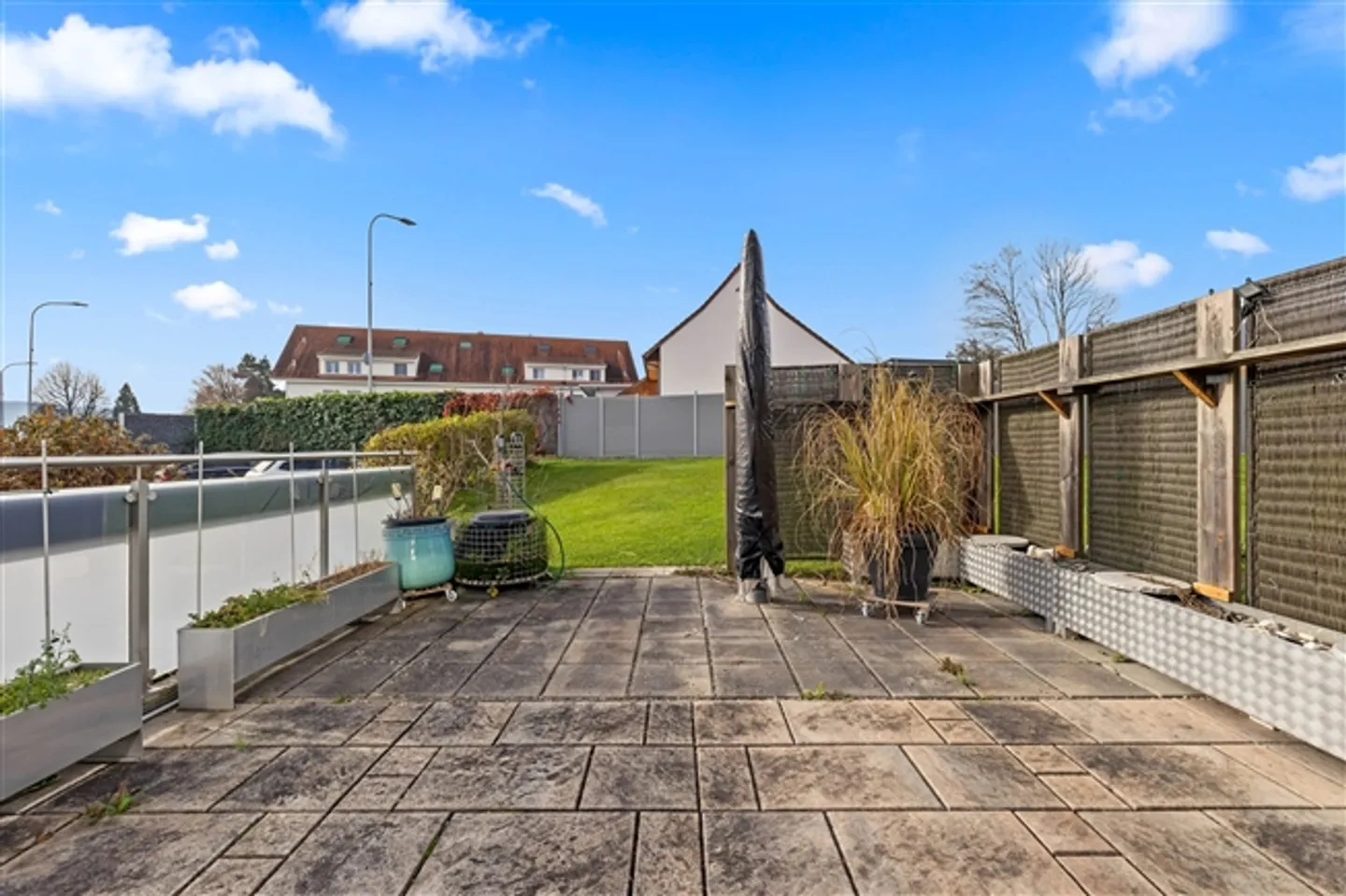 3.5-Room Garden Apartment with Winter Garden in Lostorf for Sale - Photo 1 of 13