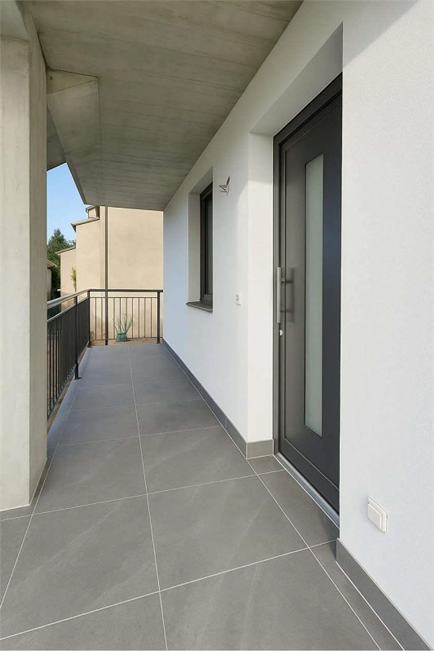 TWO-ROOM APARTMENT IN STABIO RENOVATED - Photo 1 of 3