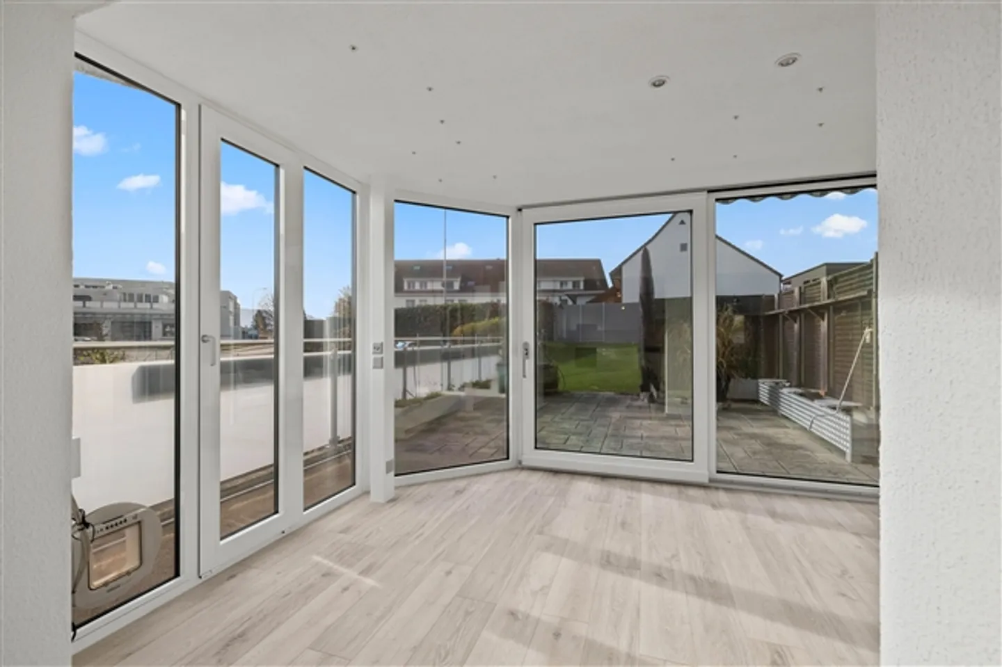 3.5-Room Garden Apartment with Winter Garden in Lostorf for Sale - Photo 8 of 13