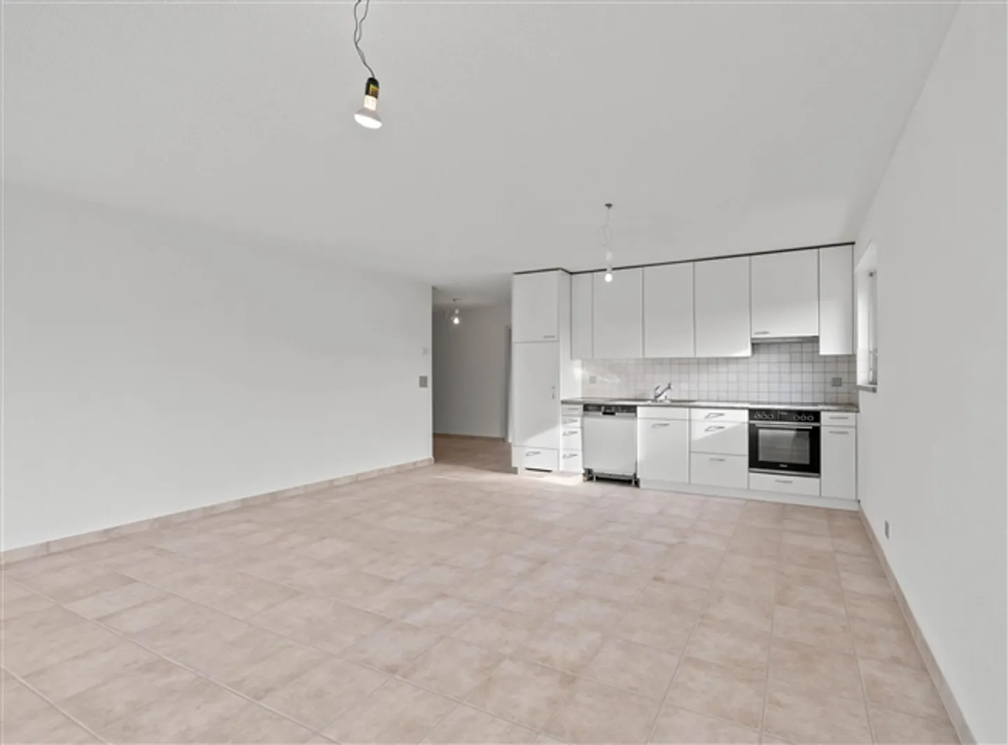 3.5-Room Garden Apartment with Winter Garden in Lostorf for Sale - Photo 9 of 13