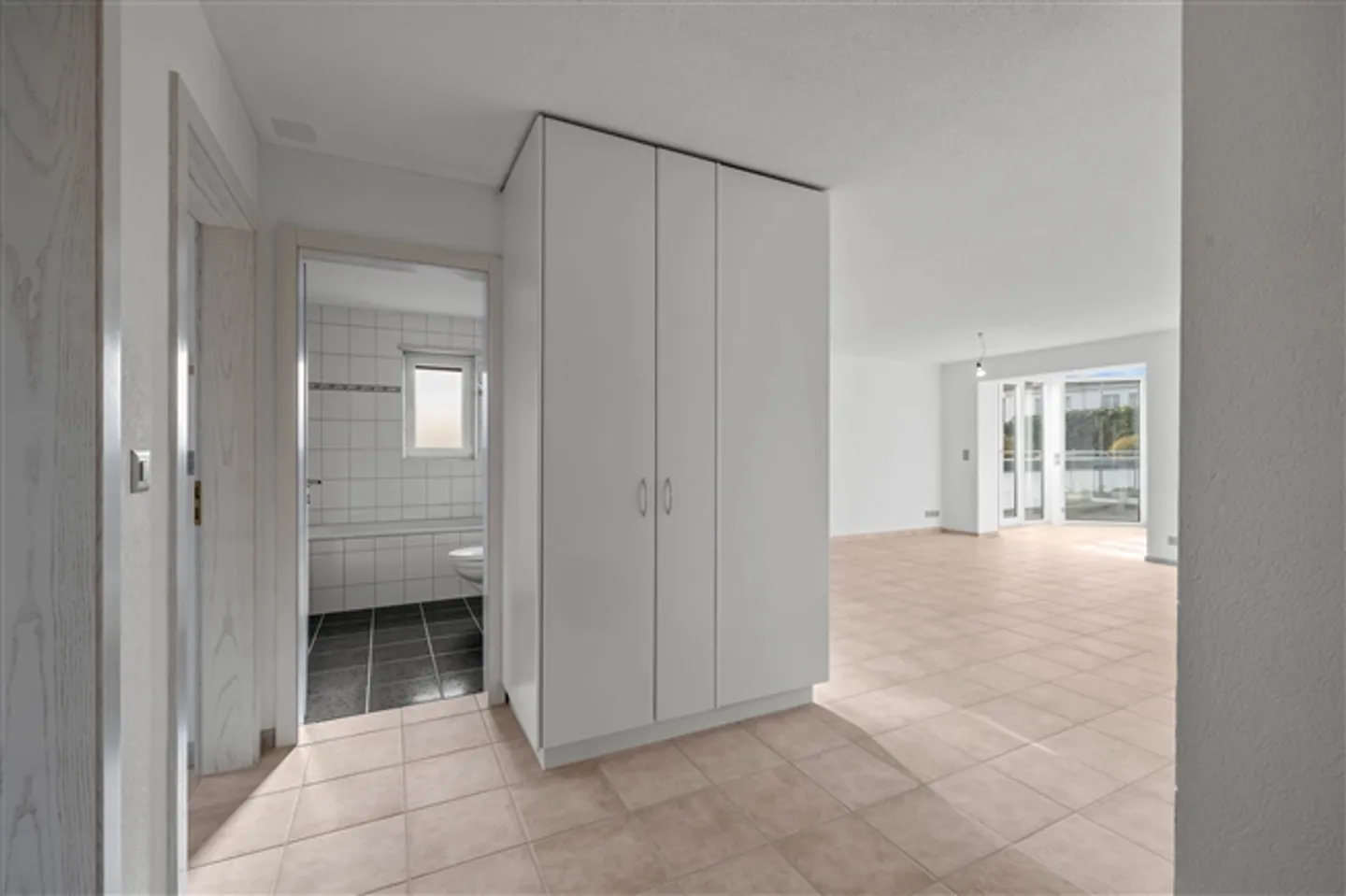 3.5-Room Garden Apartment with Winter Garden in Lostorf for Sale - Photo 12 of 13