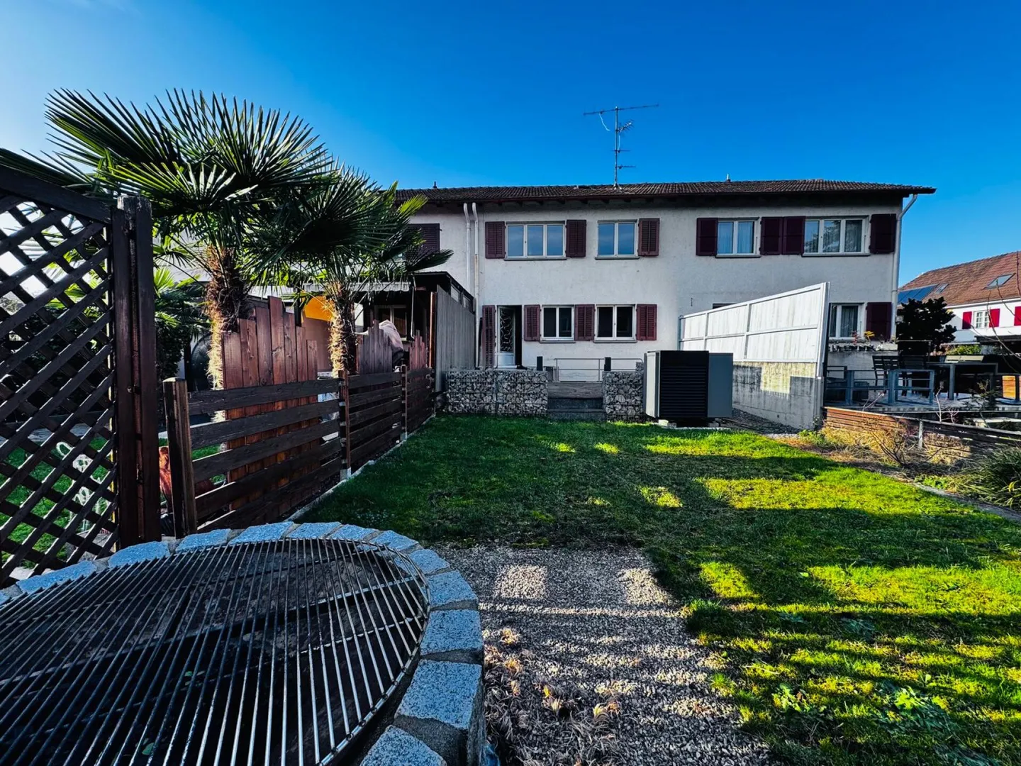 Casa a schiera modernizzata di 3,5 stanze con giardino a Muttenz in posizione ottimale - Foto 1 di 15