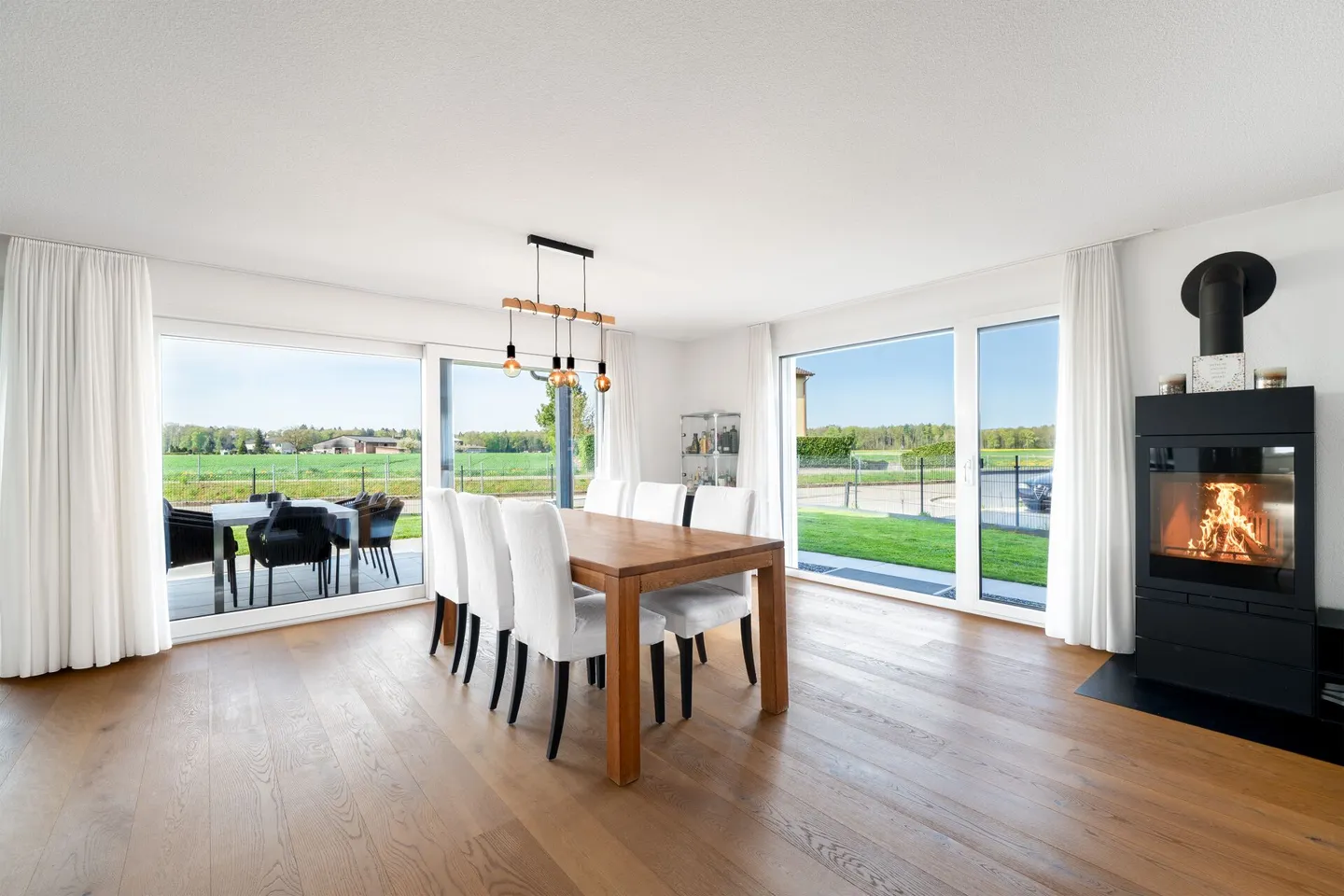 Appartement de rez-de-chaussée de 5,5 pièces avec 300 m2 de jardin privé - Photo 1 sur 19