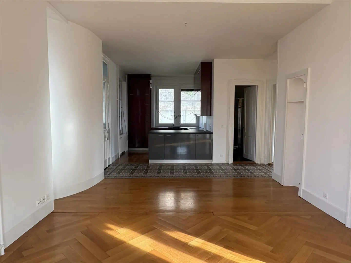 3,5-Zimmer-Wohnung mit Terrasse im Zentrum von Montreux, nur wenige Schritte vom See entfernt - Foto 2 von 10