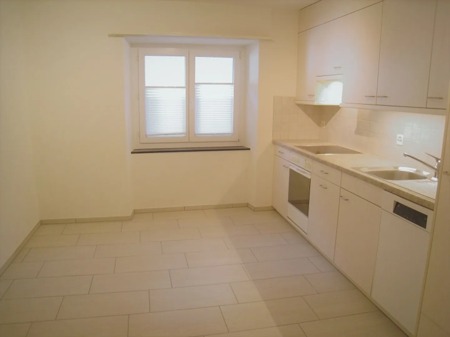 Appartement attrayant de 4½ pièces dans un emplacement privilégié dans la vieille ville - Photo 3 sur 10