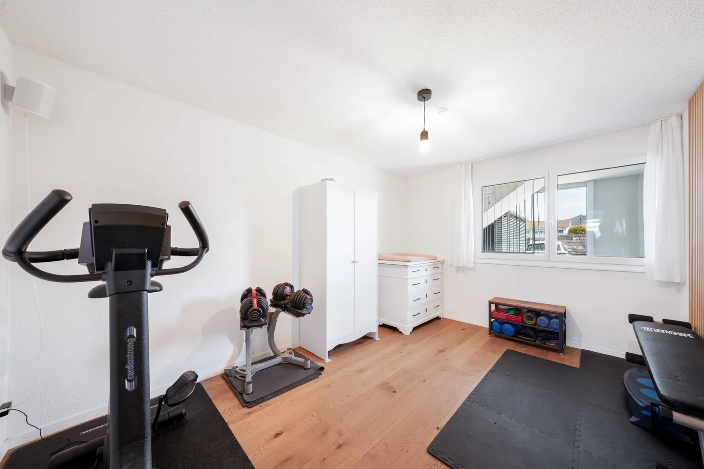 Appartement de rez-de-chaussée de 5,5 pièces avec 300 m2 de jardin privé - Photo 11 sur 19