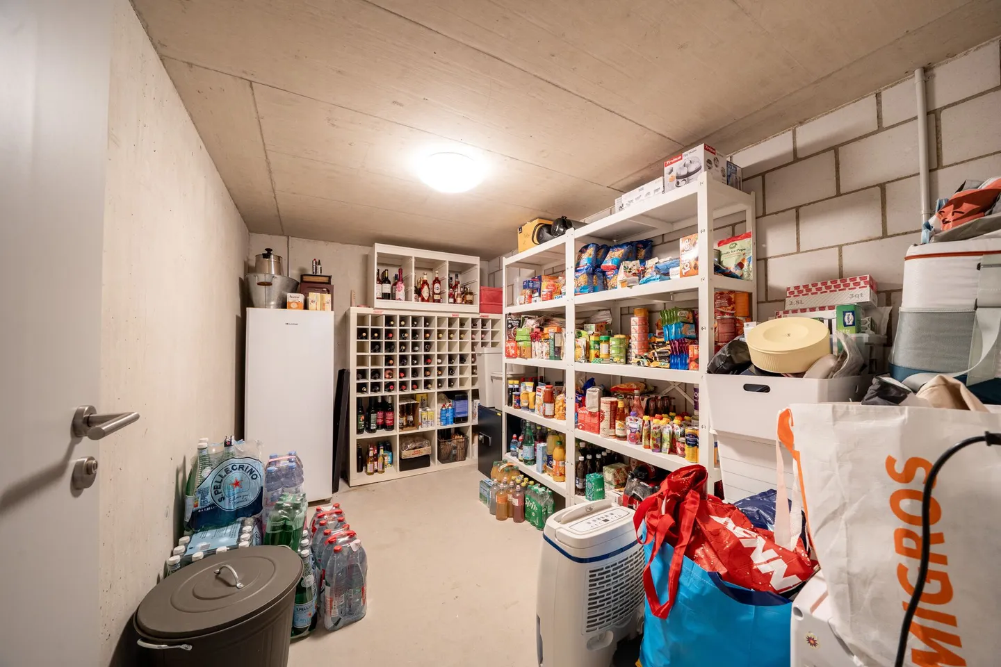 Appartement de rez-de-chaussée de 5,5 pièces avec 300 m2 de jardin privé - Photo 17 sur 19