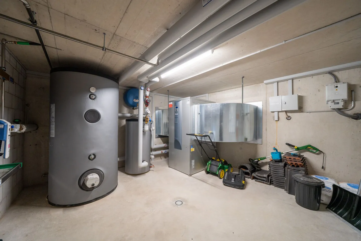 Appartement de rez-de-chaussée de 5,5 pièces avec 300 m2 de jardin privé - Photo 18 sur 19