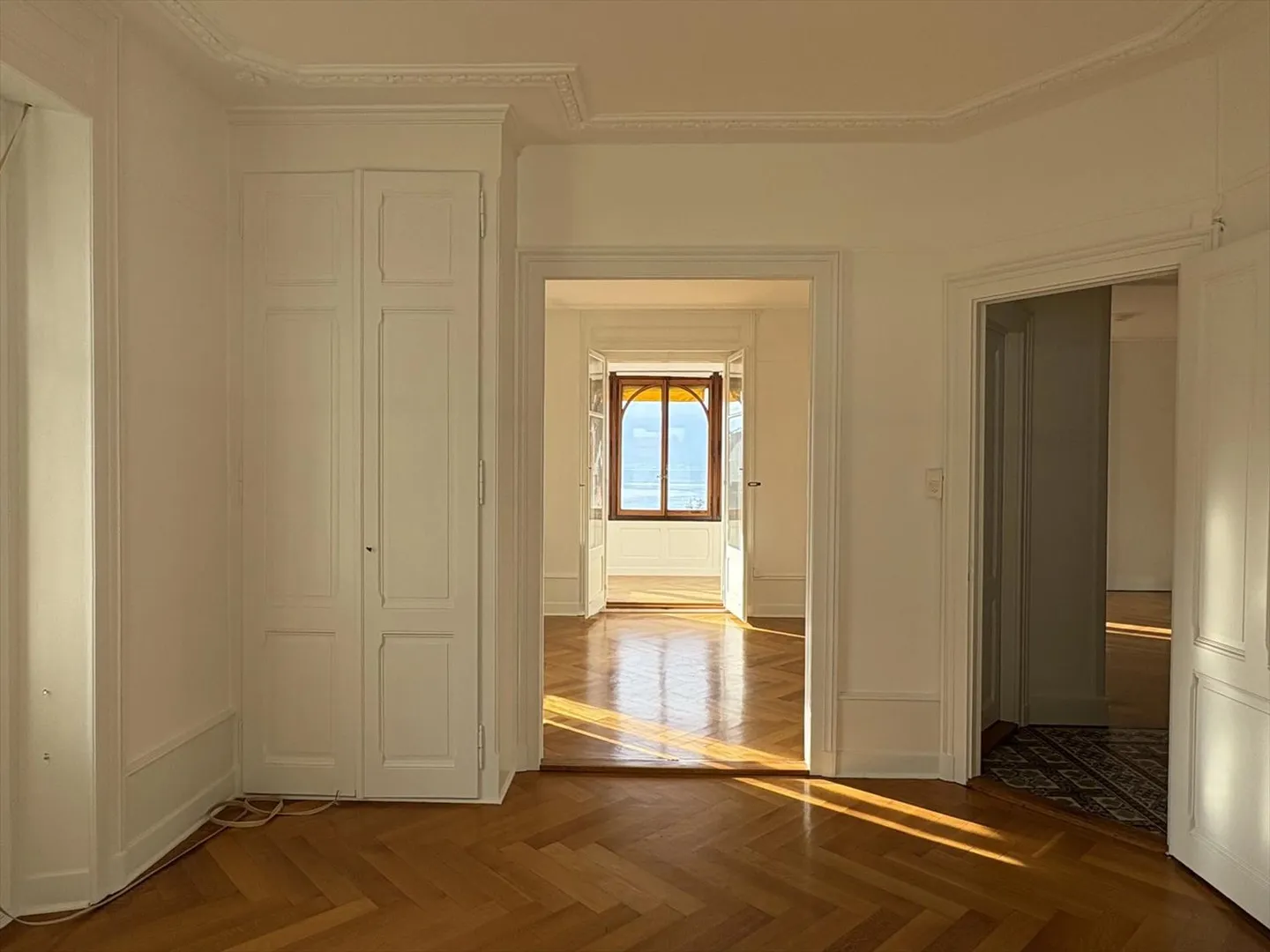 3,5-Zimmer-Wohnung mit Terrasse im Zentrum von Montreux, nur wenige Schritte vom See entfernt - Foto 5 von 10