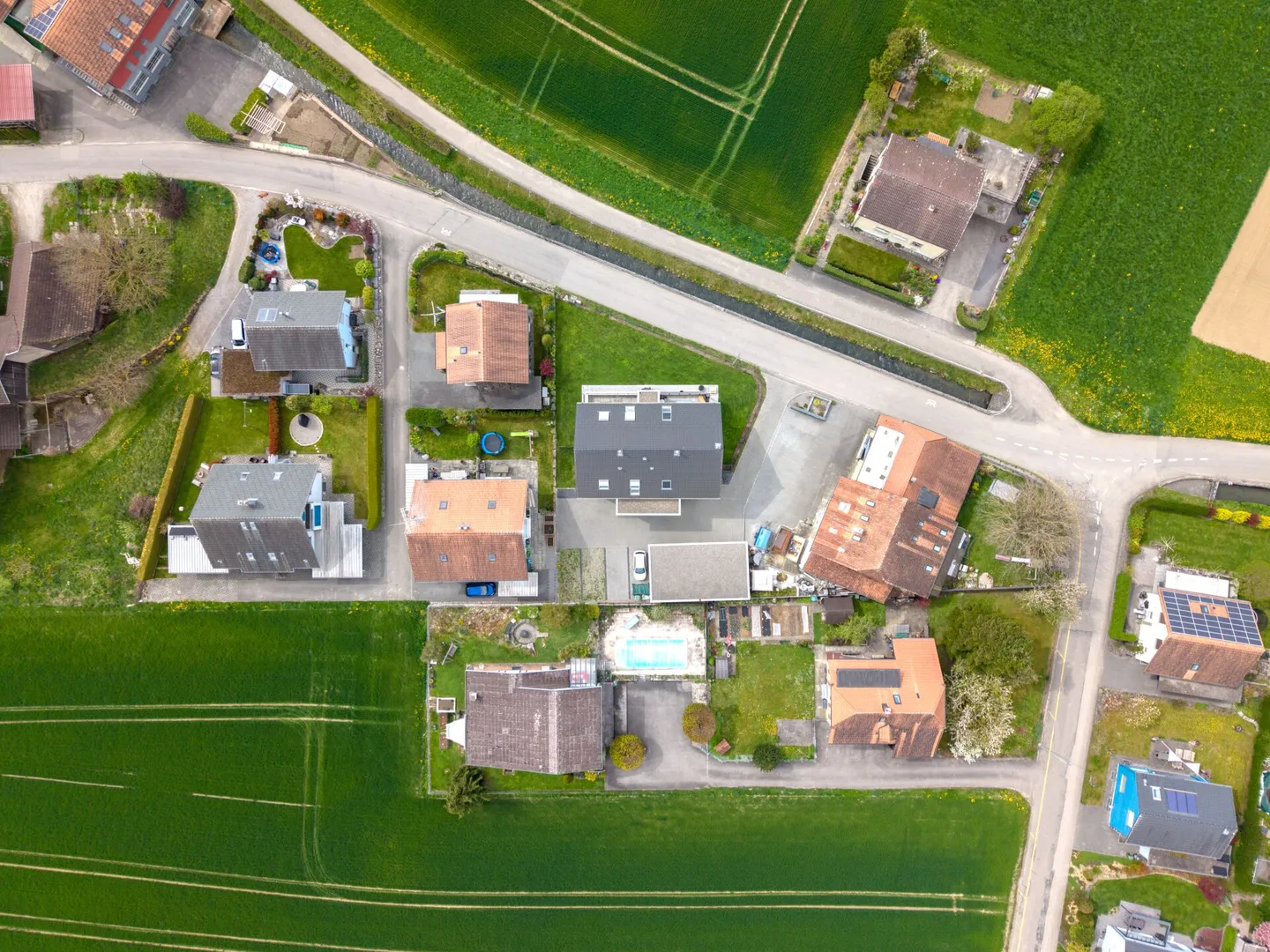 Appartement de rez-de-chaussée de 5,5 pièces avec 300 m2 de jardin privé - Photo 19 sur 19