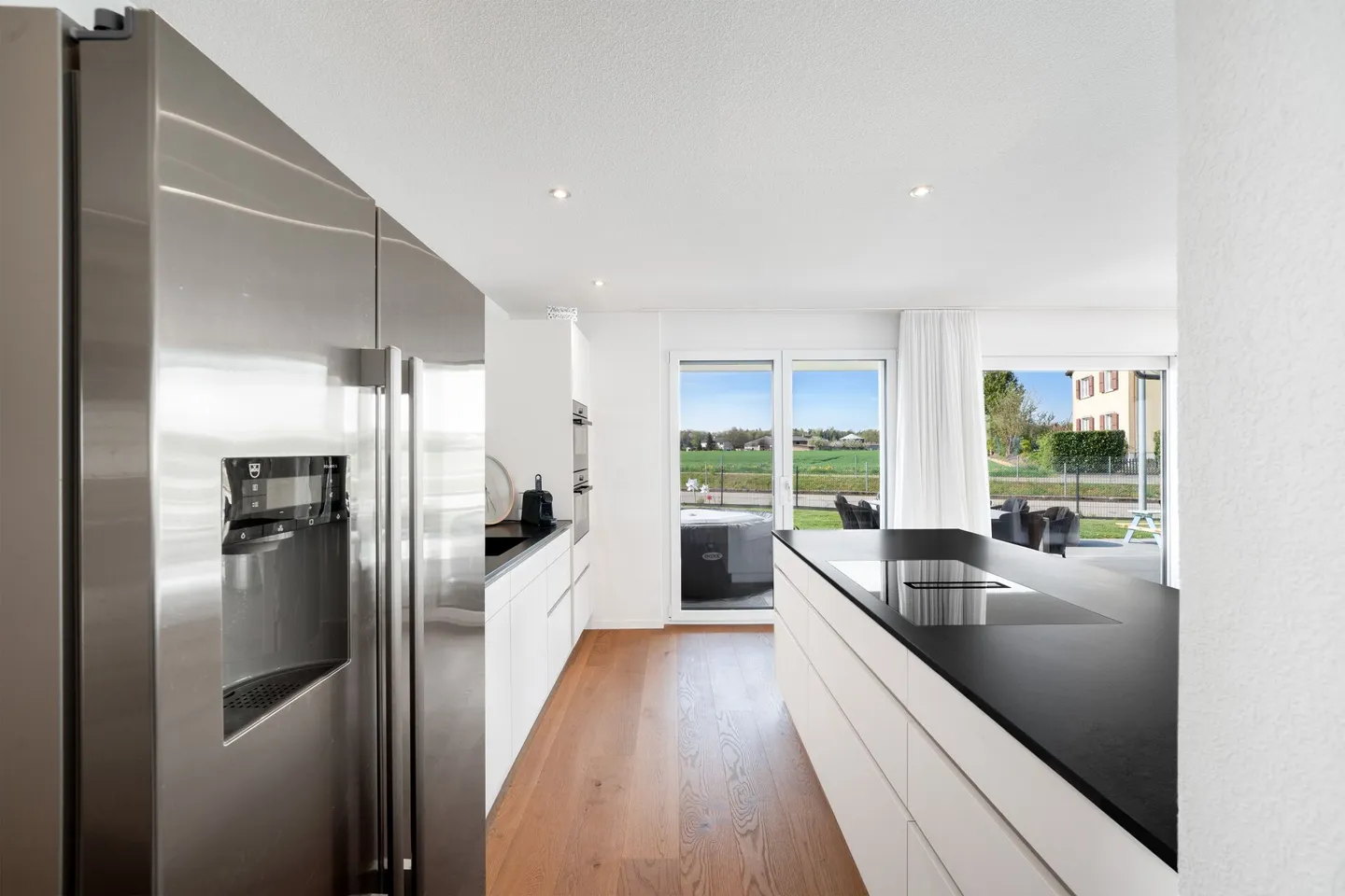 Appartement de rez-de-chaussée de 5,5 pièces avec 300 m2 de jardin privé - Photo 5 sur 19