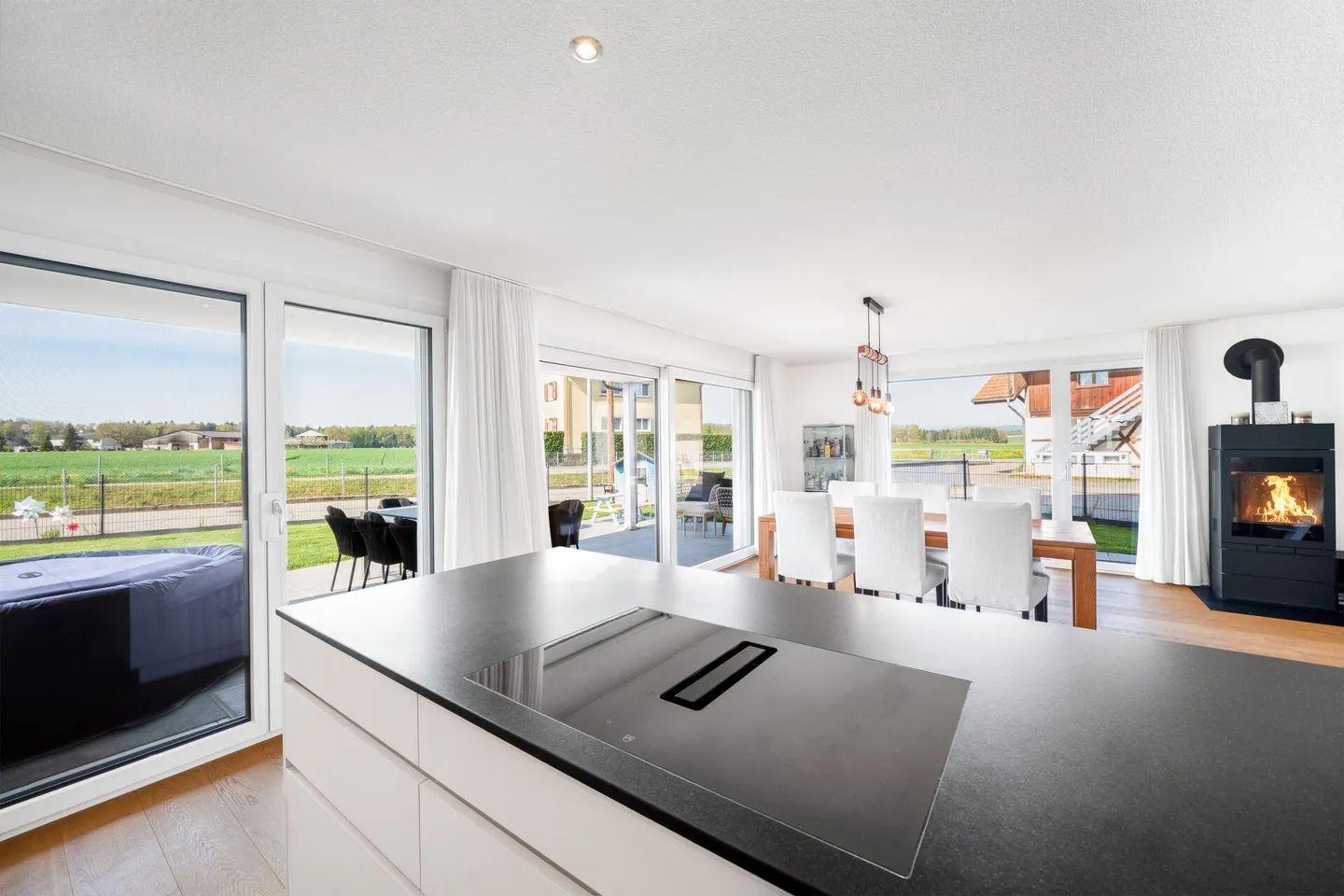 Appartement de rez-de-chaussée de 5,5 pièces avec 300 m2 de jardin privé - Photo 6 sur 19