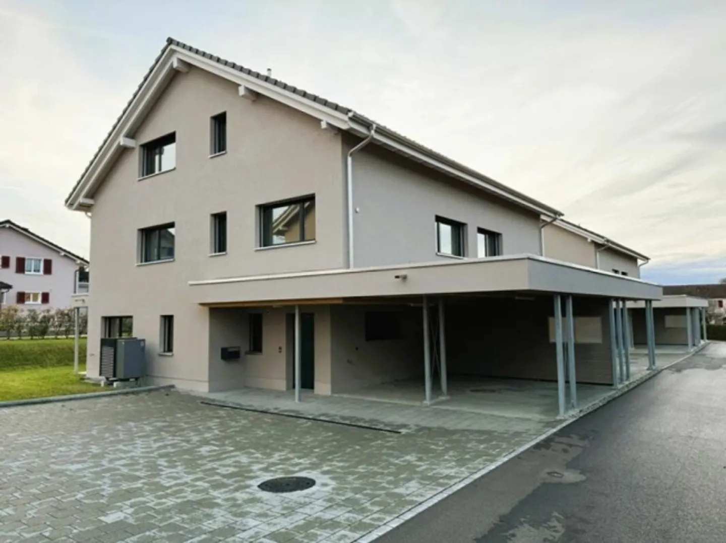 Casa bifamiliare moderna e di alta qualità 5.5-DEFH con molto spazio a Niederglatt SG - Foto 3 di 13