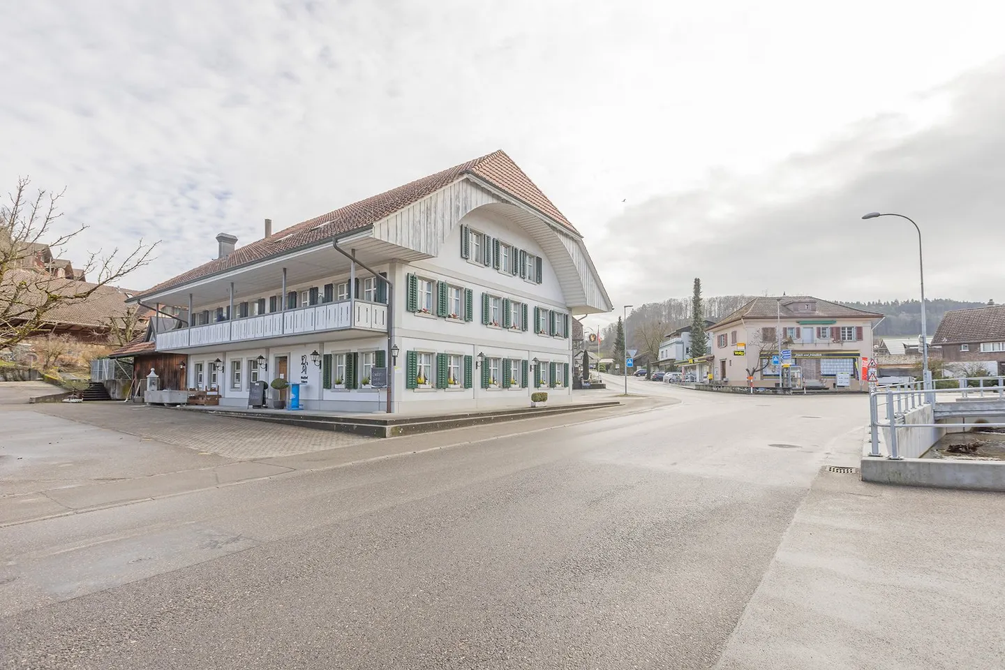 Auberge de campagne marquante avec potentiel de réutilisation - Photo 3 sur 19