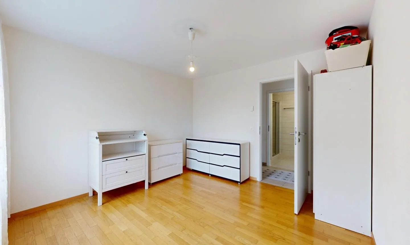 Bright 4.5-room apartment with balcony in Payerne - Photo 9 of 11