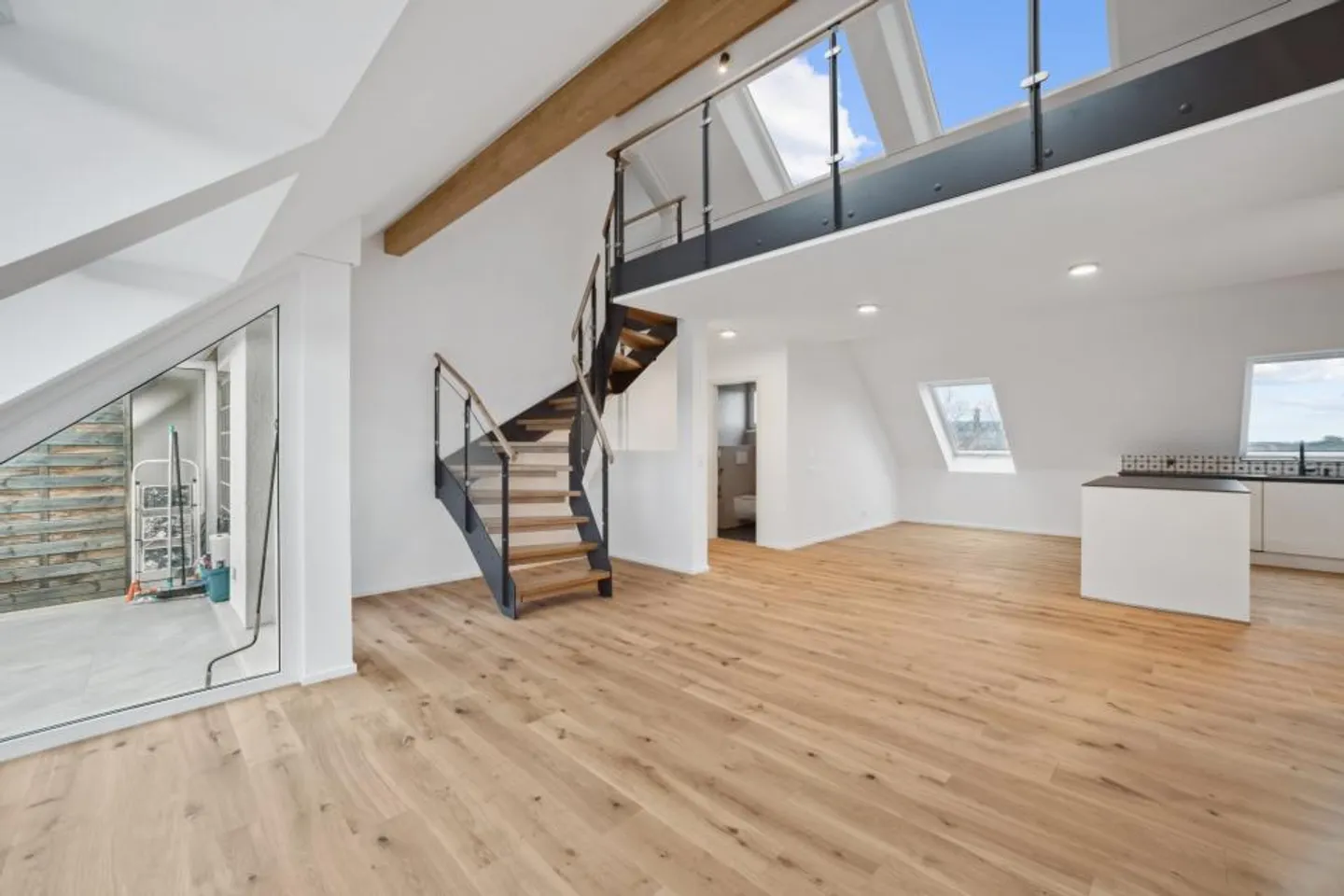 Prächtiges Dachgeschoss, komplett renoviert - Zentrum von Gland - Foto 1 von 9