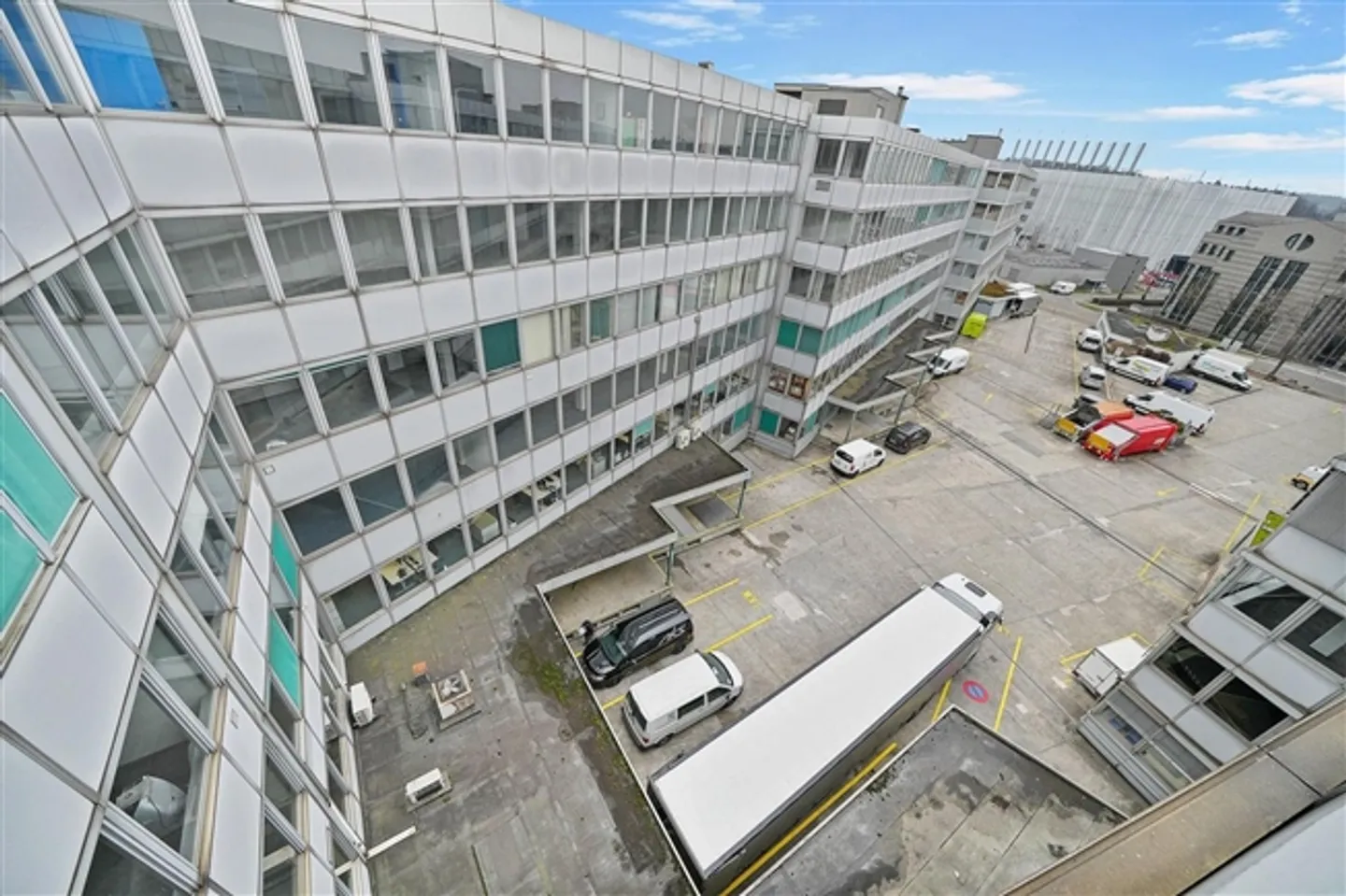 Beaucoup d'espace ouvert plus salle de réunion - Photo 1 sur 11