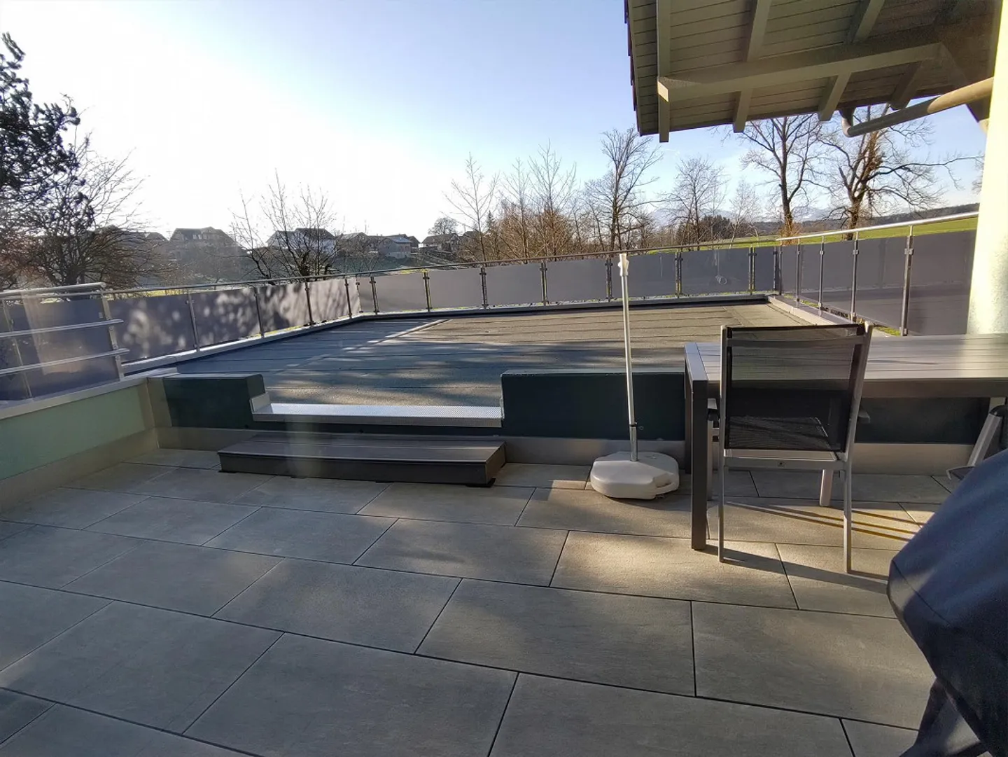 Appartamento unico di 4,5 stanze con molto spazio esterno e privacy - Foto 4 di 8