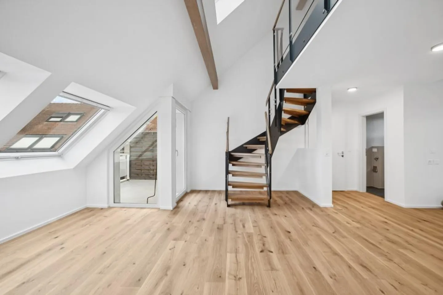 Prächtiges Dachgeschoss, komplett renoviert - Zentrum von Gland - Foto 2 von 9