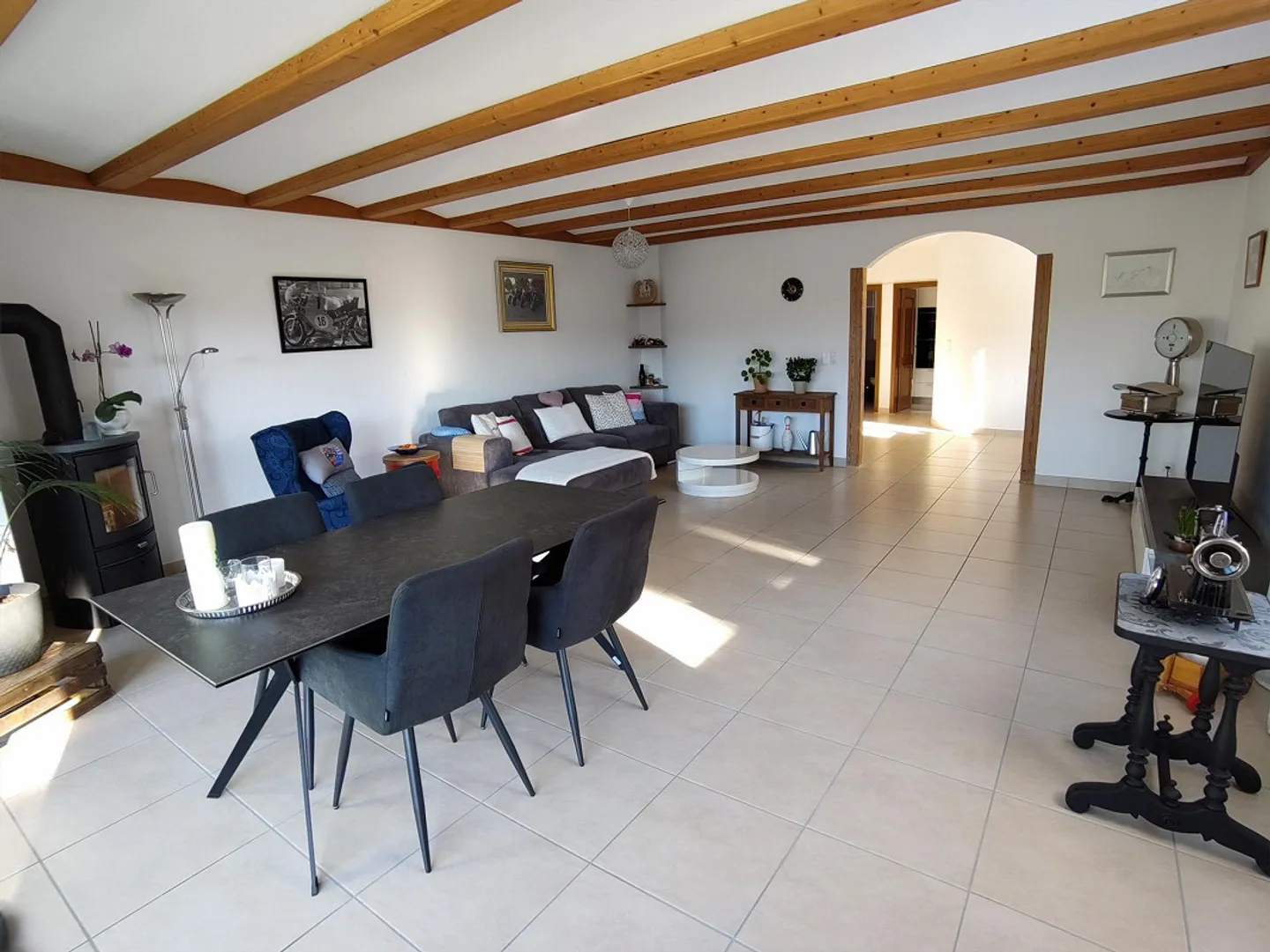 Appartamento unico di 4,5 stanze con molto spazio esterno e privacy - Foto 5 di 8