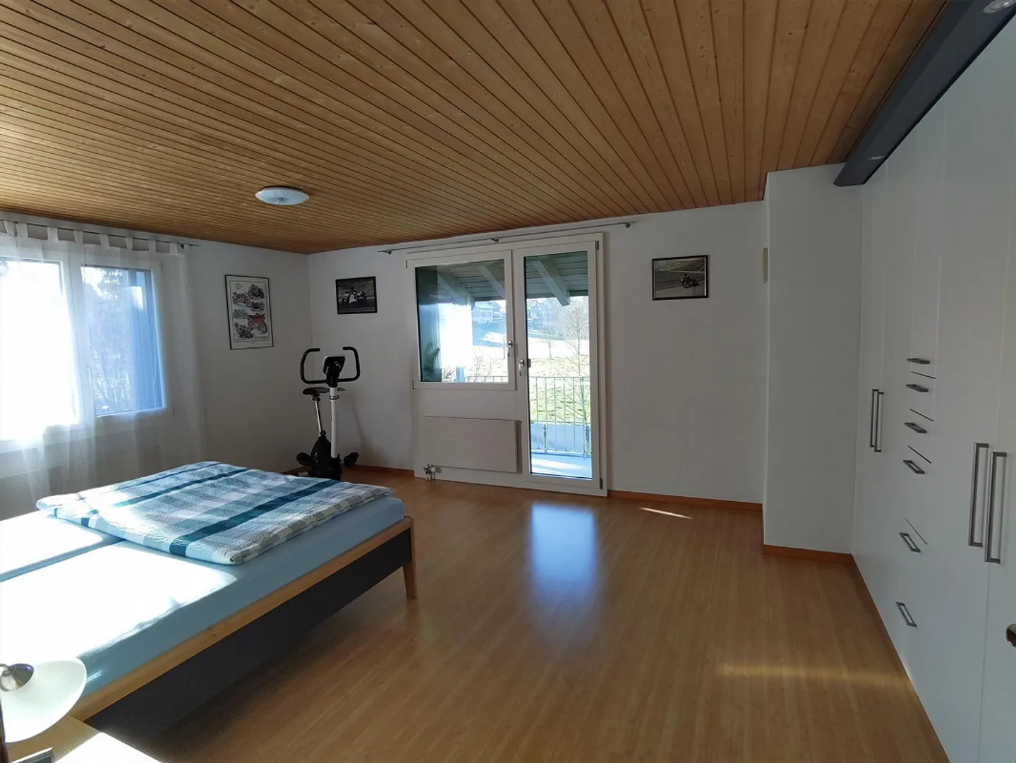 Appartamento unico di 4,5 stanze con molto spazio esterno e privacy - Foto 6 di 8