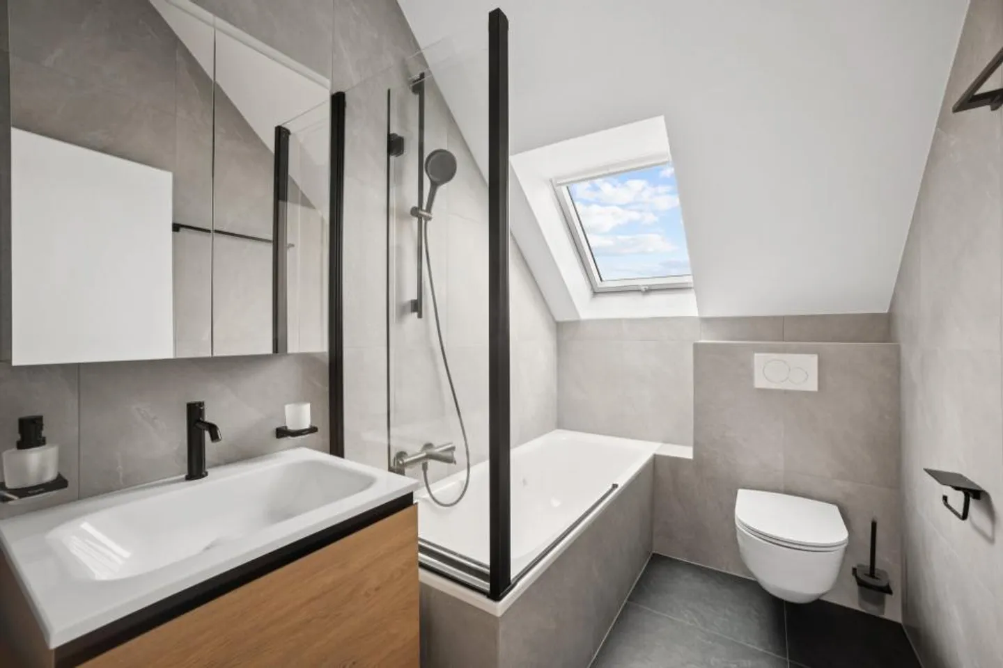 Prächtiges Dachgeschoss, komplett renoviert - Zentrum von Gland - Foto 5 von 9