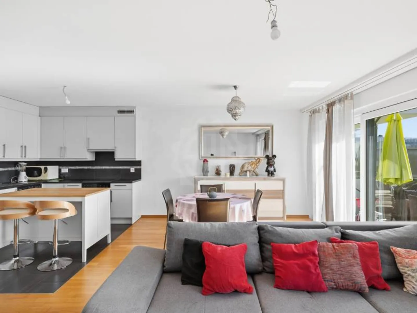 Charming Apartment in Dardagny - Photo 3 of 9