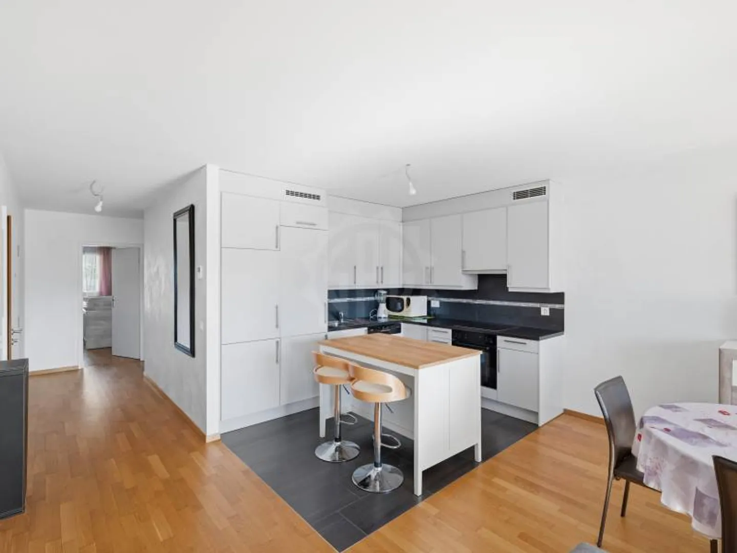 Charming Apartment in Dardagny - Photo 4 of 9