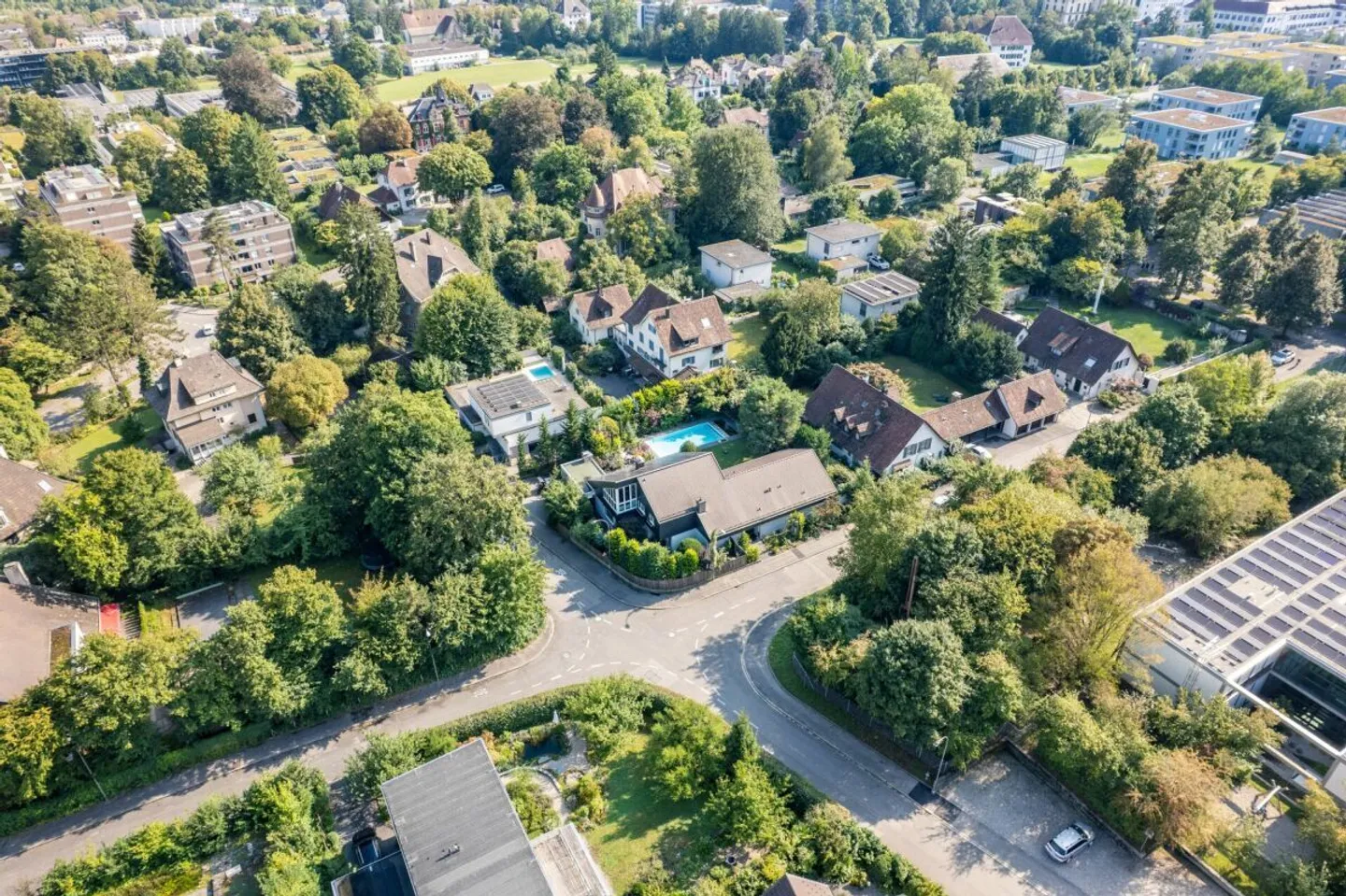 Wunderschöne und grösszügige Villa - Foto 2 von 5
