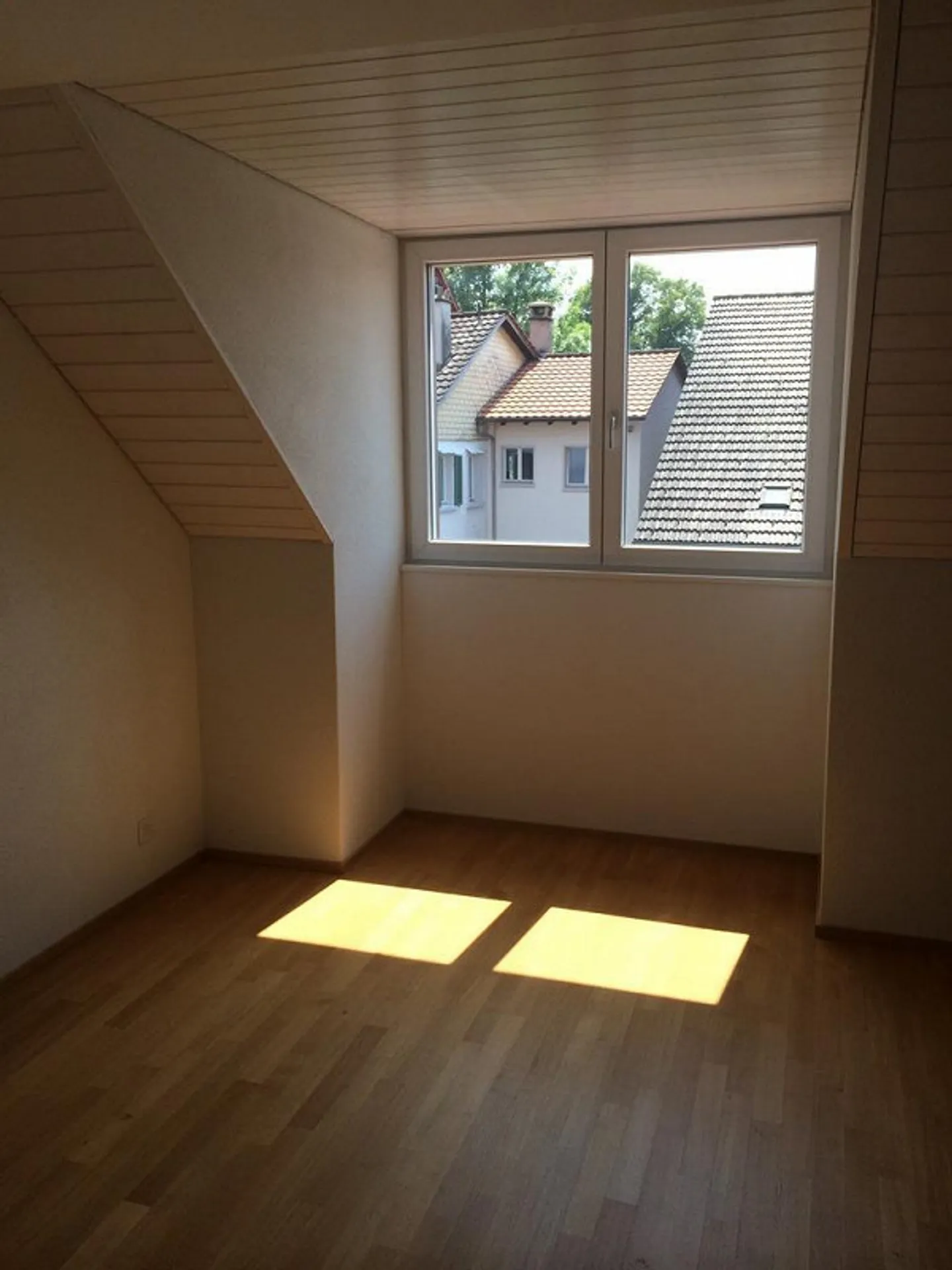Charmante Altbau 4.5 Zimmer-Wohnung zu vermieten - Foto 3 von 8