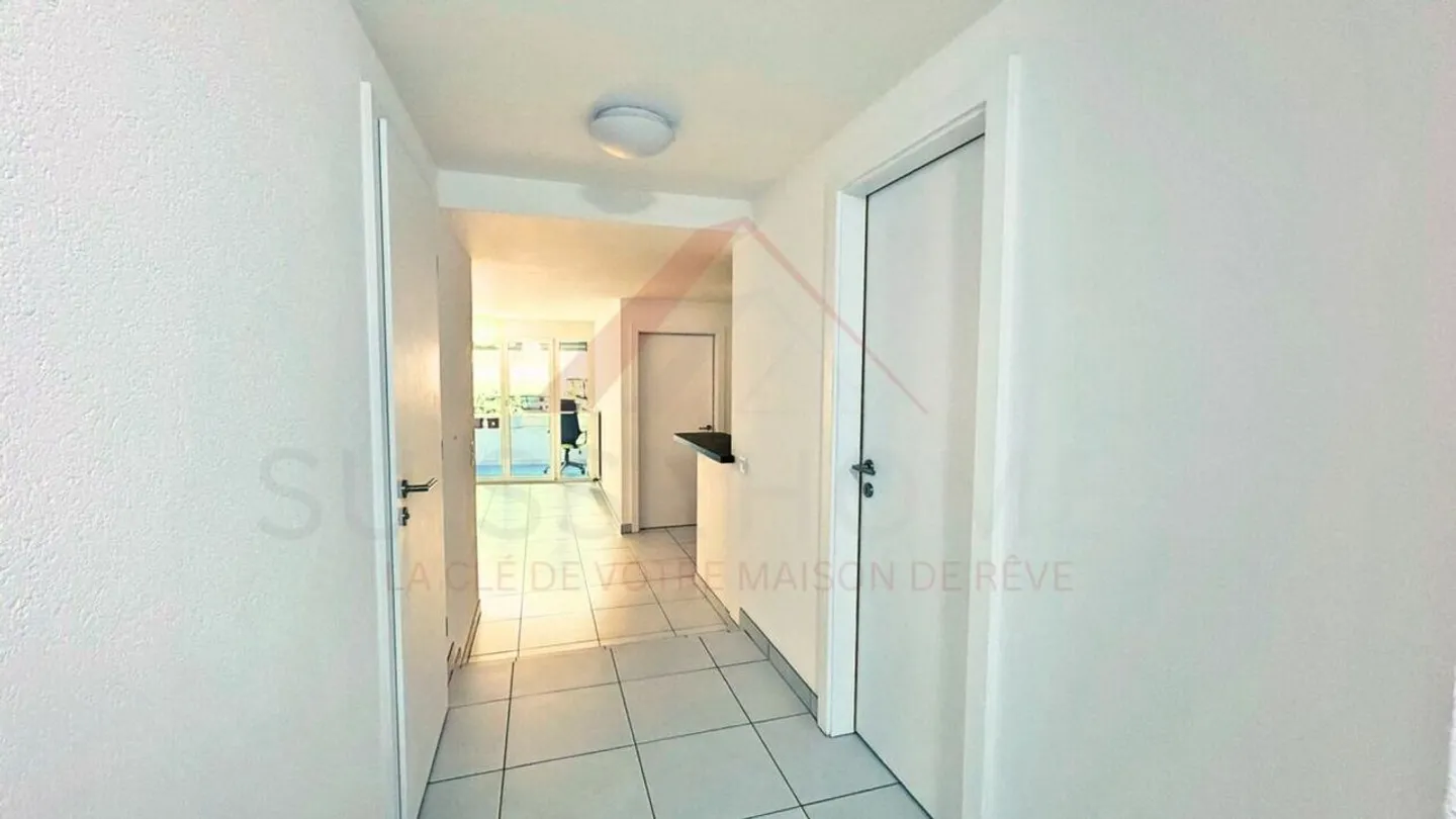 Superbo appartamento luminoso di 2,5 stanze con rendimento interessante nel cuore di Aigle - Foto 2 di 9