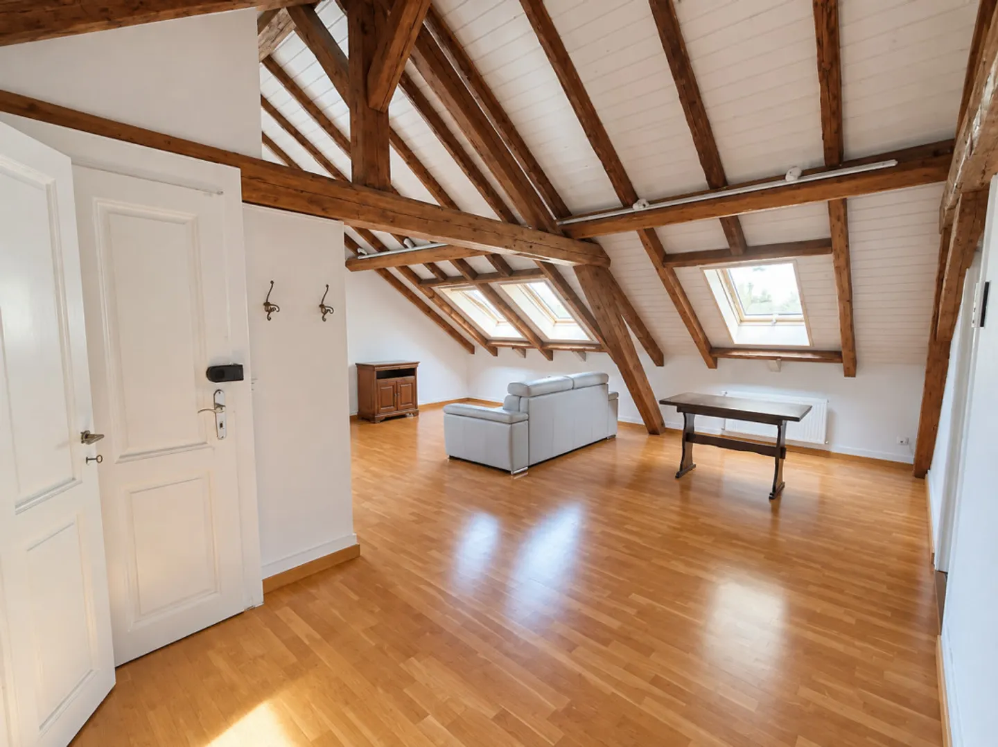 Beautiful 4-Room Apartment with View of the Salève - Photo 1 of 5