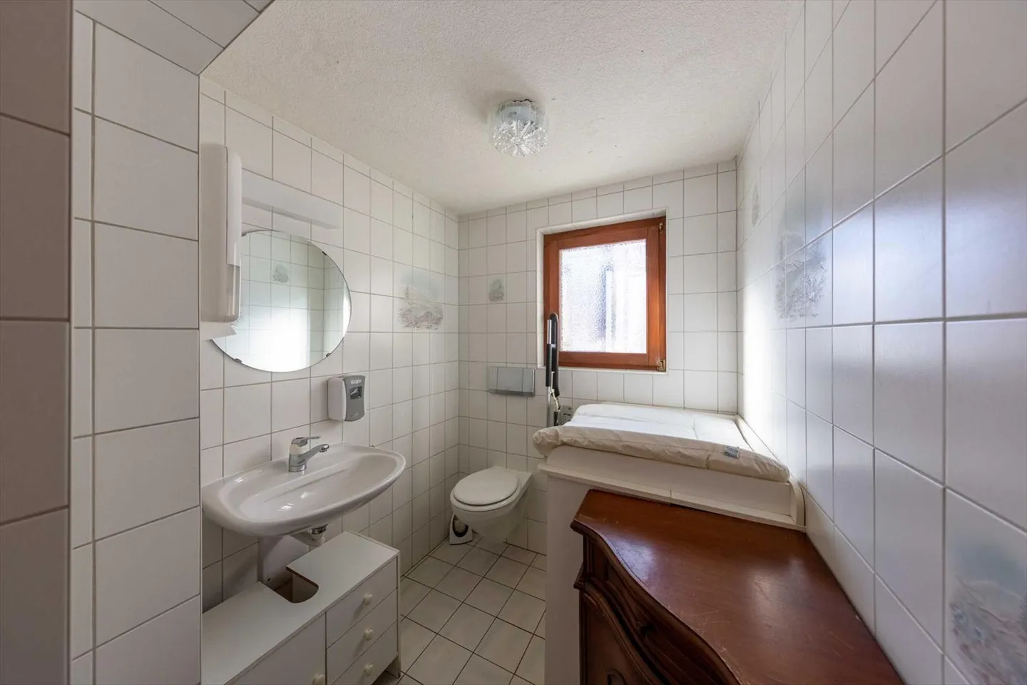 Village House with Potential including Café-Restaurant, Maisonette Apartment, Market Hall and Barns - Photo 8 of 13