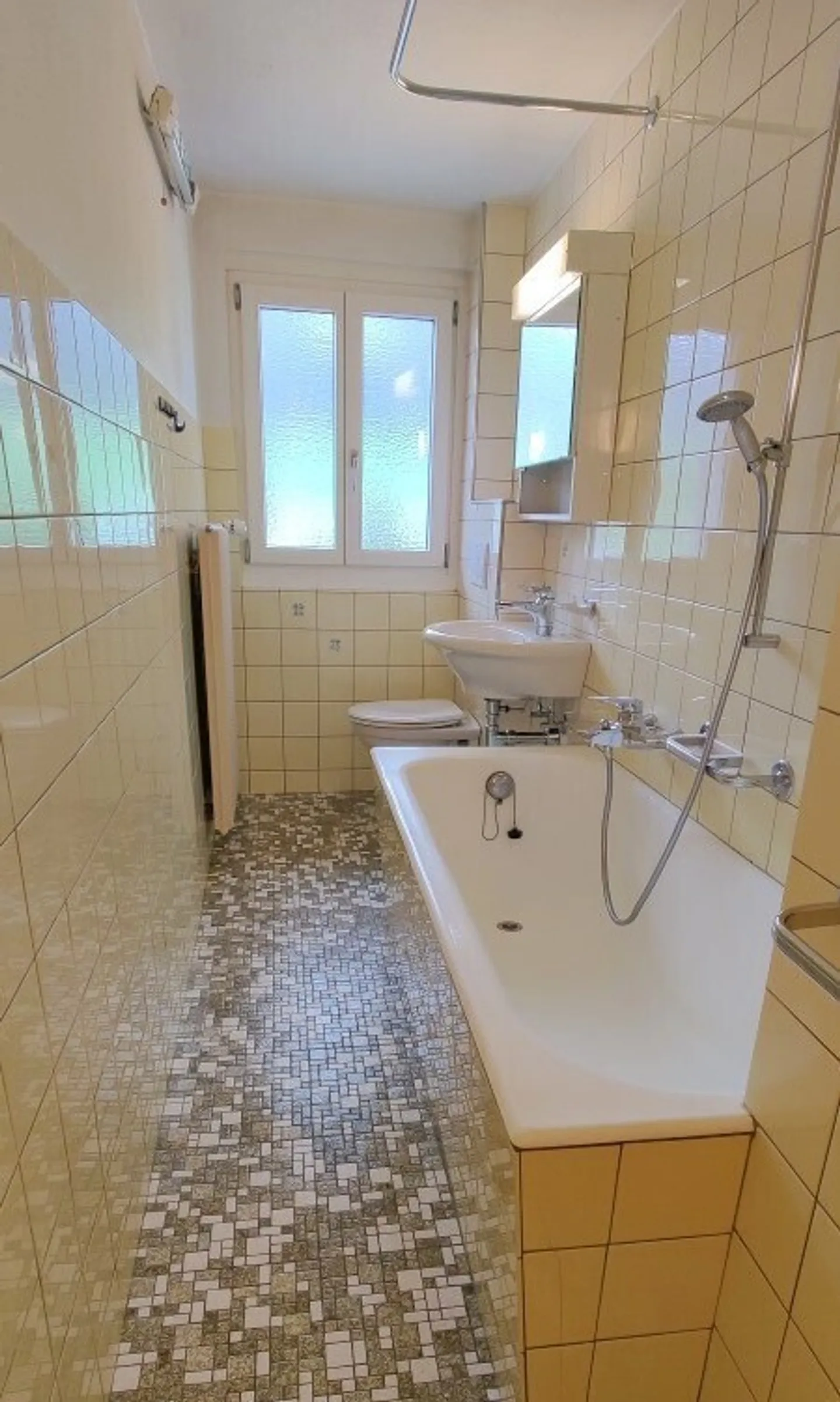 Beautiful, bright 3.5 room apartment in a two-family house - Photo 3 of 11