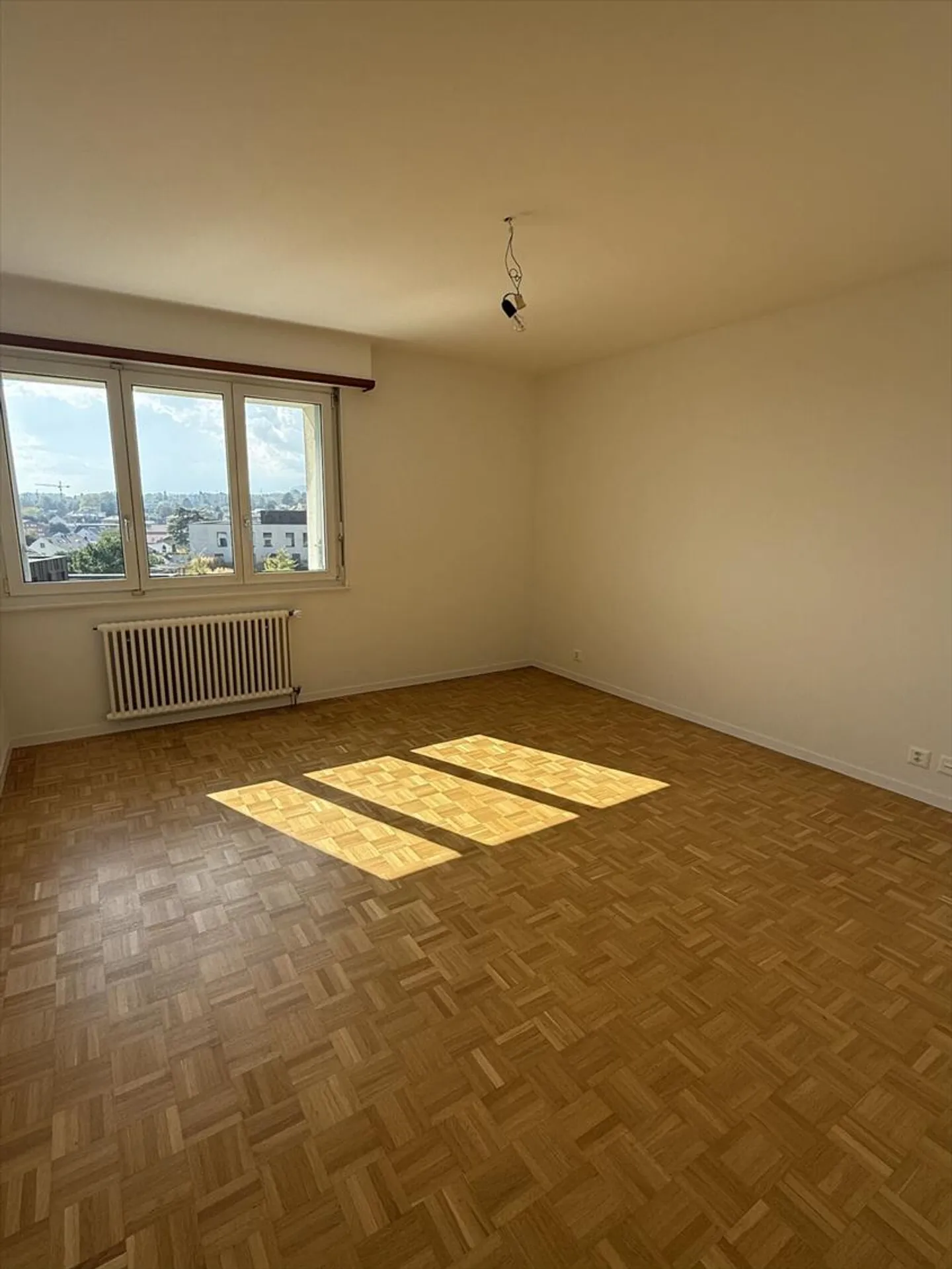 4.5 Room Apartment in Mont-sur-Rolle - Photo 8 of 13