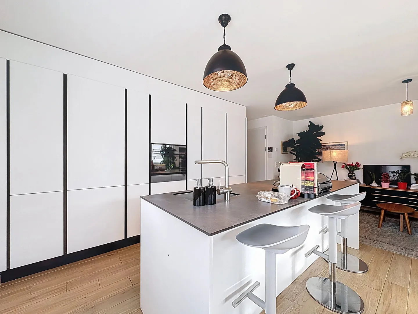 Moderne 3,5 Zimmer mit großer Terrasse - Foto 3 von 11