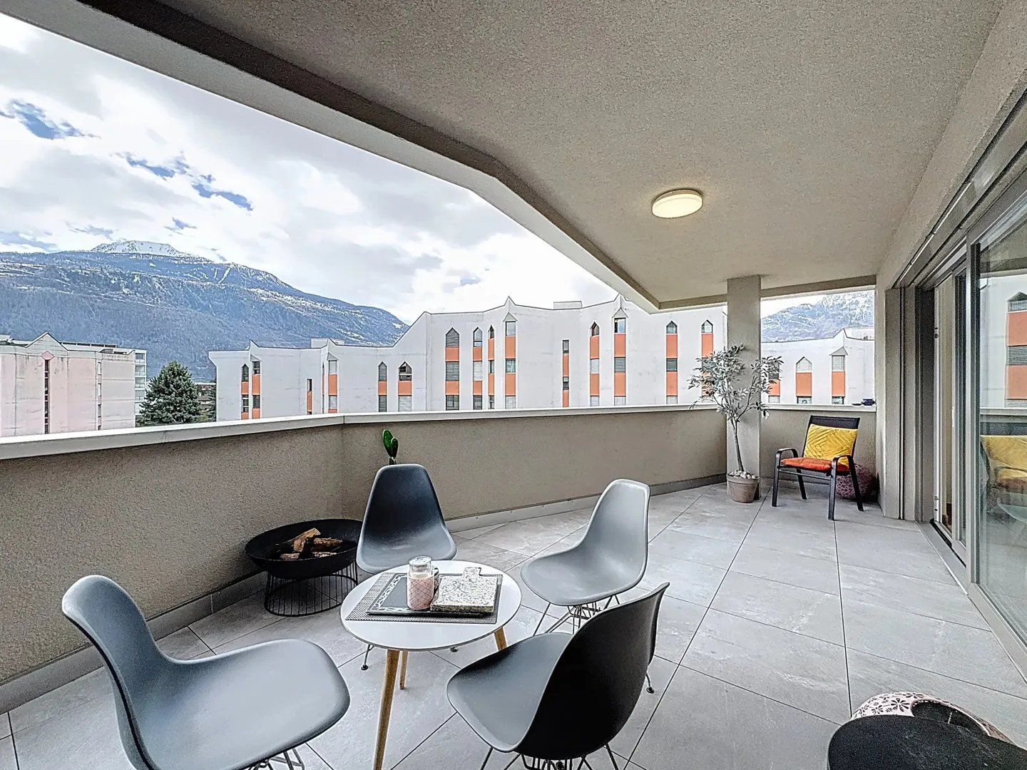 Moderne 3,5 Zimmer mit großer Terrasse - Foto 5 von 11